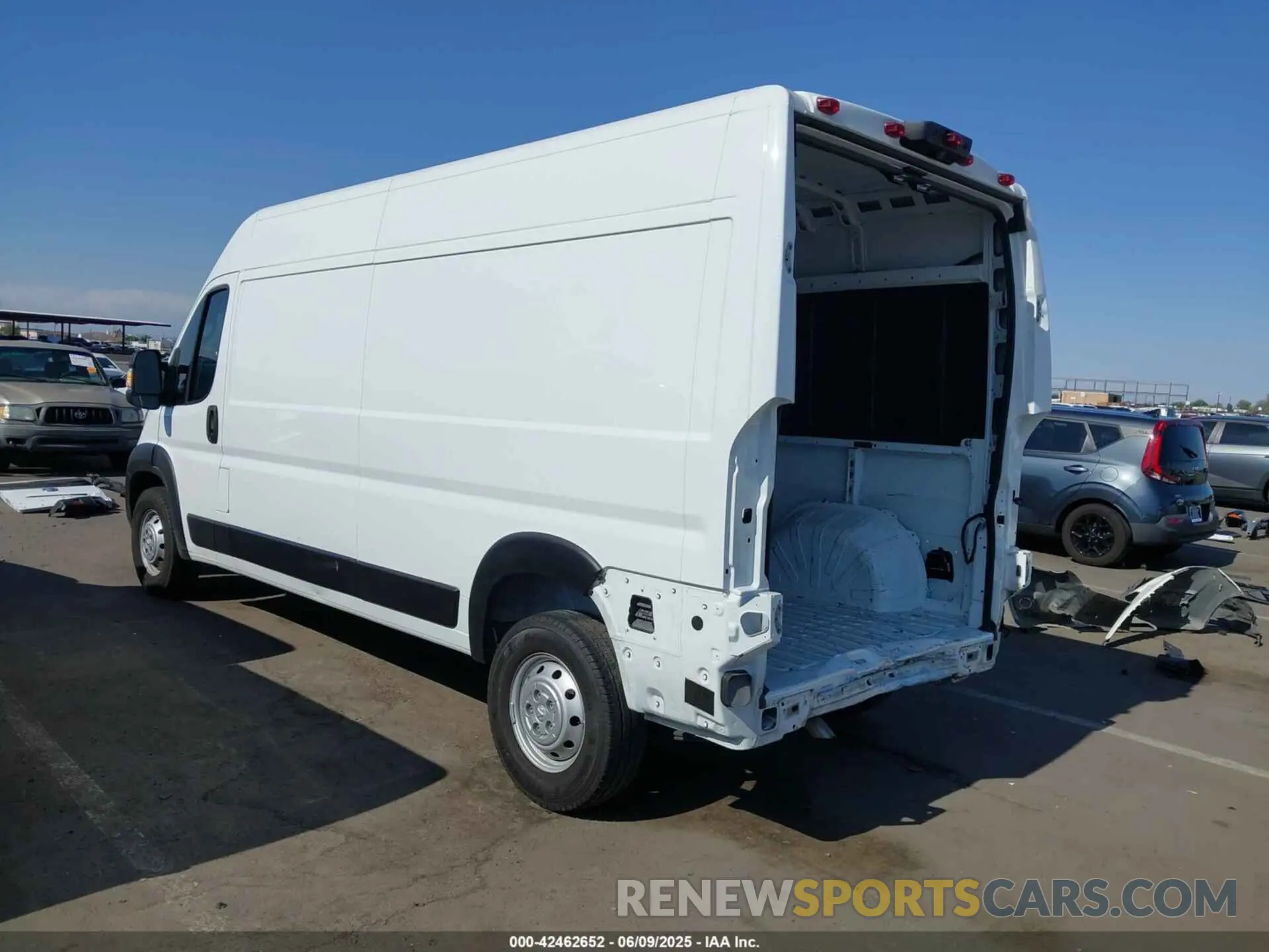 3 Photograph of a damaged car 3C6MRVHG6PE509153 RAM PROMASTER 3500 2023