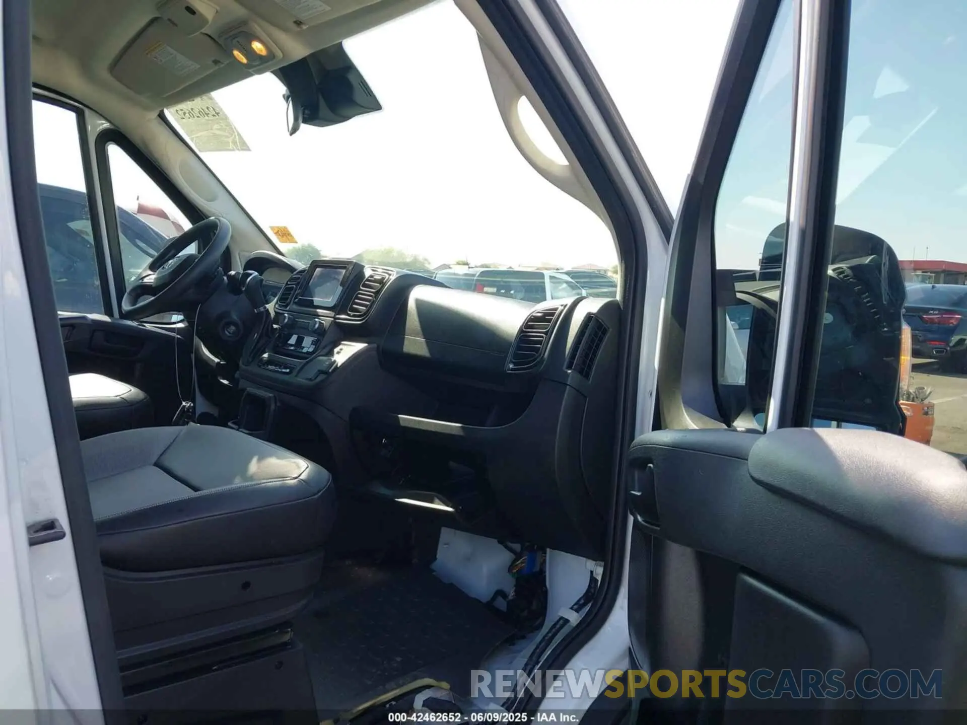 5 Photograph of a damaged car 3C6MRVHG6PE509153 RAM PROMASTER 3500 2023
