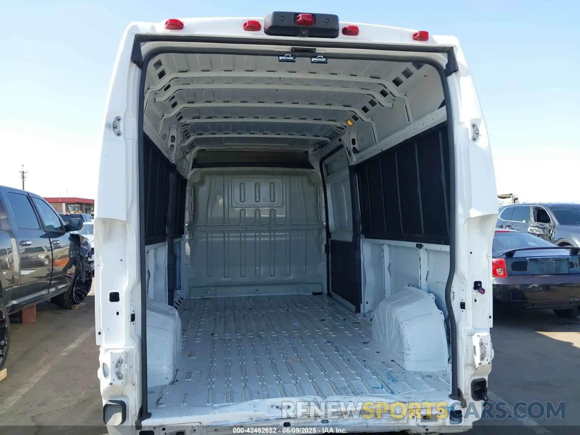 8 Photograph of a damaged car 3C6MRVHG6PE509153 RAM PROMASTER 3500 2023