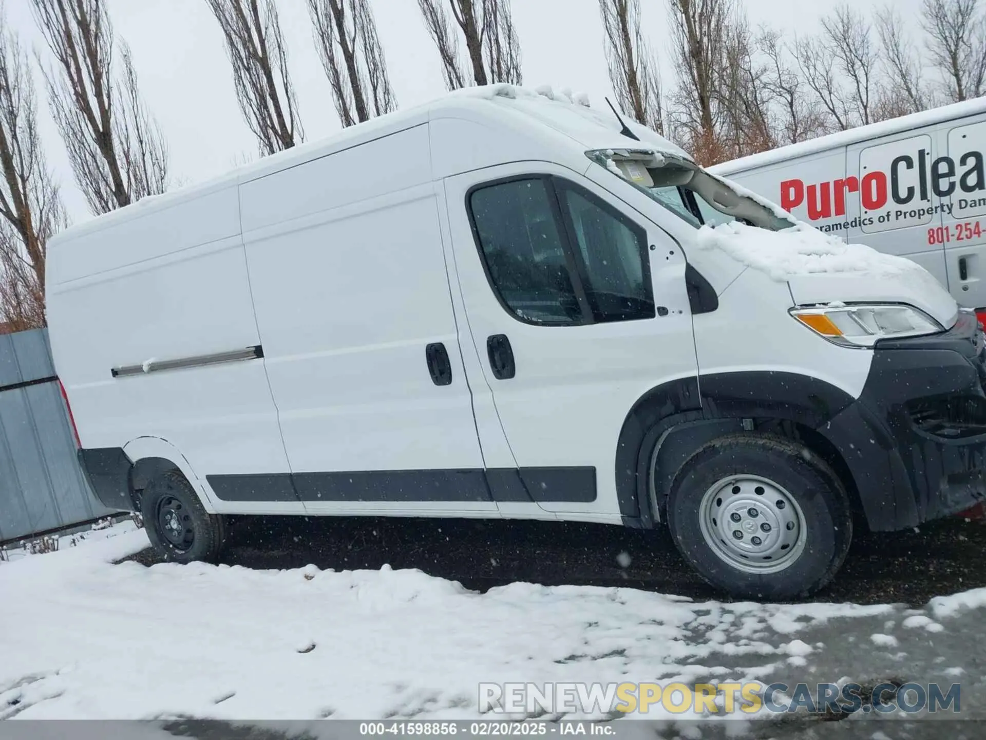 13 Photograph of a damaged car 3C6MRVHG8PE592665 RAM PROMASTER 3500 2023