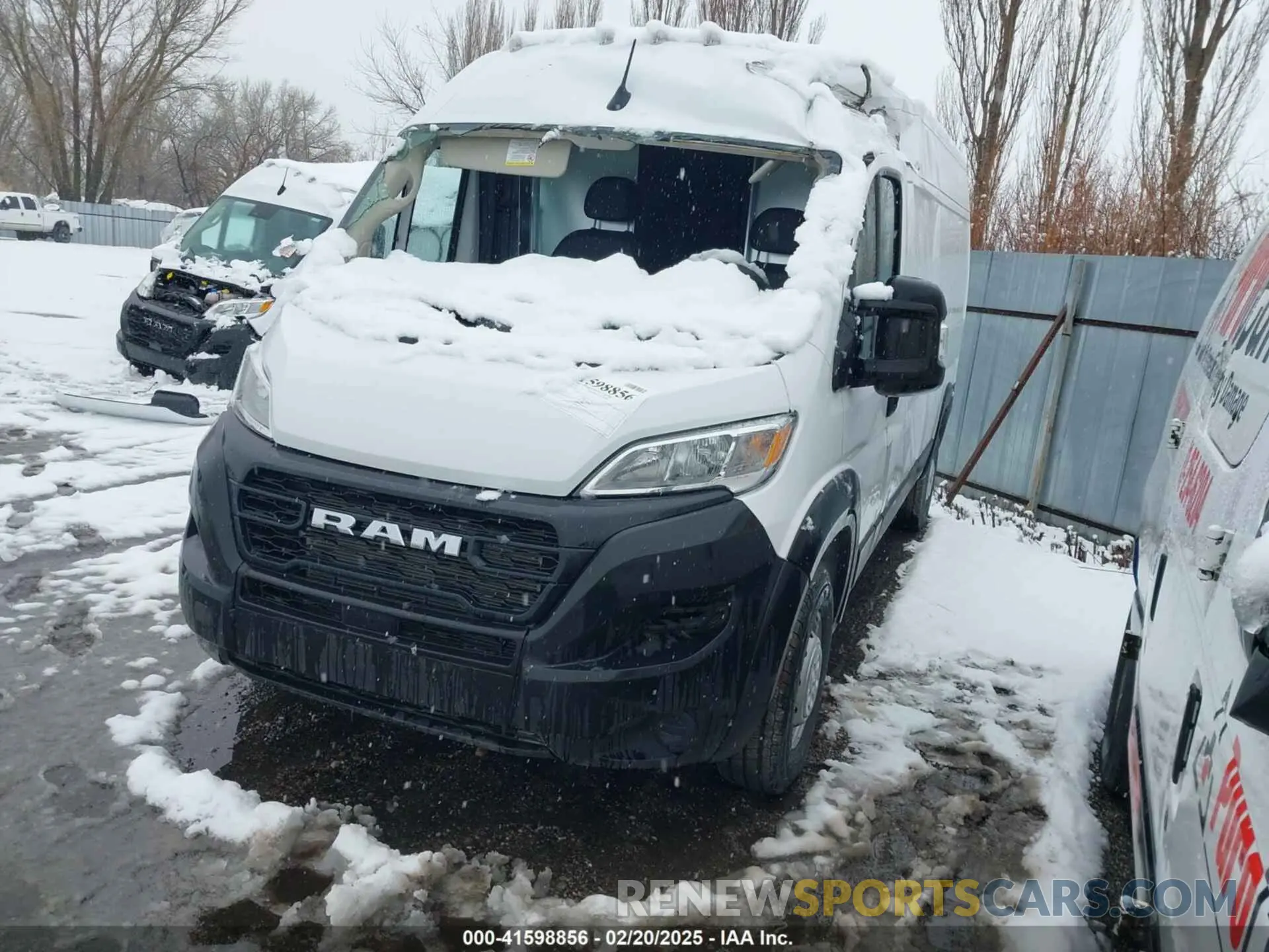 2 Photograph of a damaged car 3C6MRVHG8PE592665 RAM PROMASTER 3500 2023