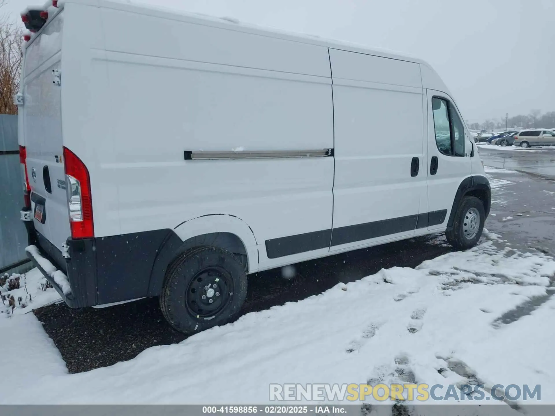 4 Photograph of a damaged car 3C6MRVHG8PE592665 RAM PROMASTER 3500 2023