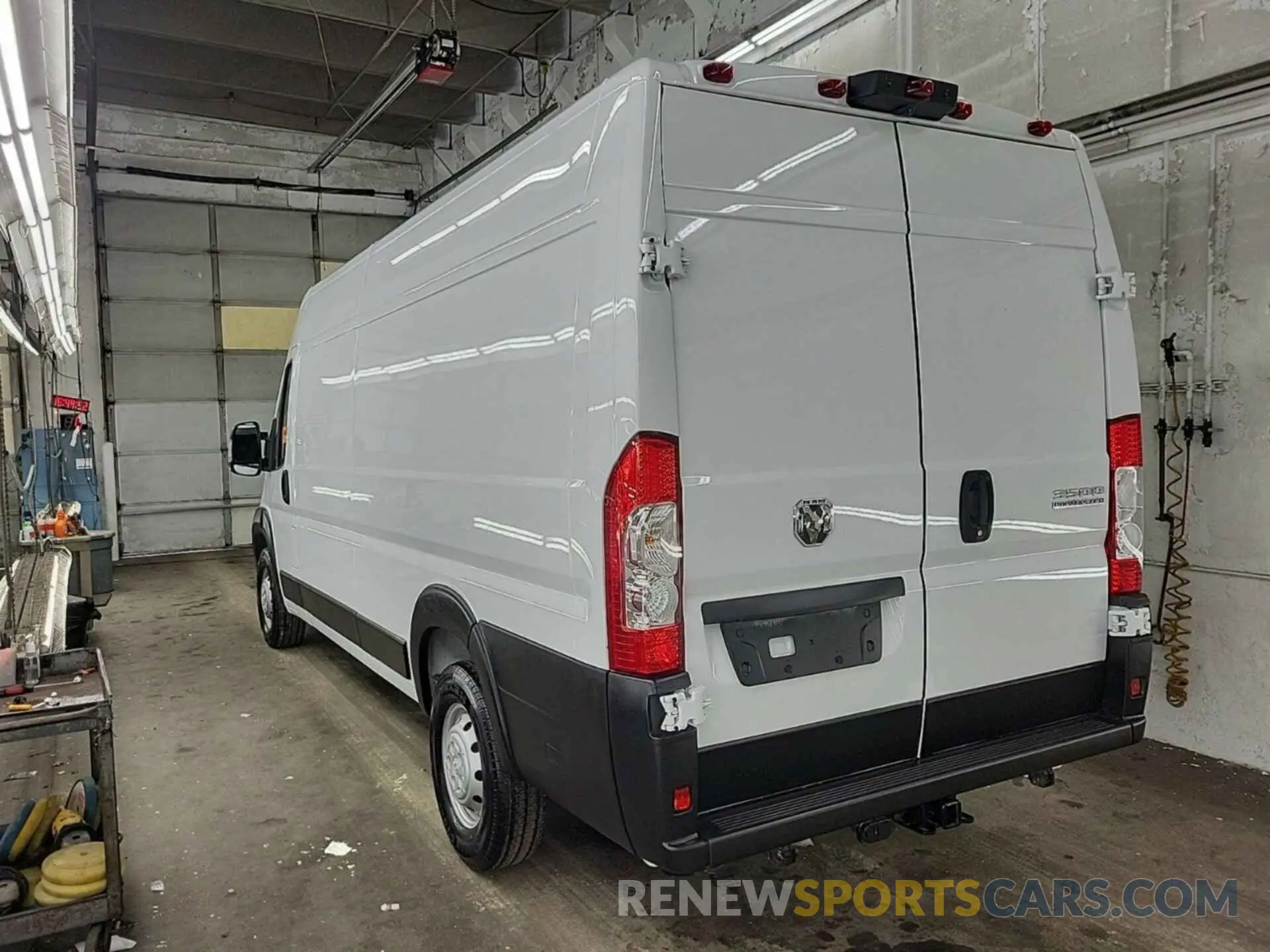 2 Photograph of a damaged car 3C6MRVJG1PE506848 RAM PROMASTER 3500 2023