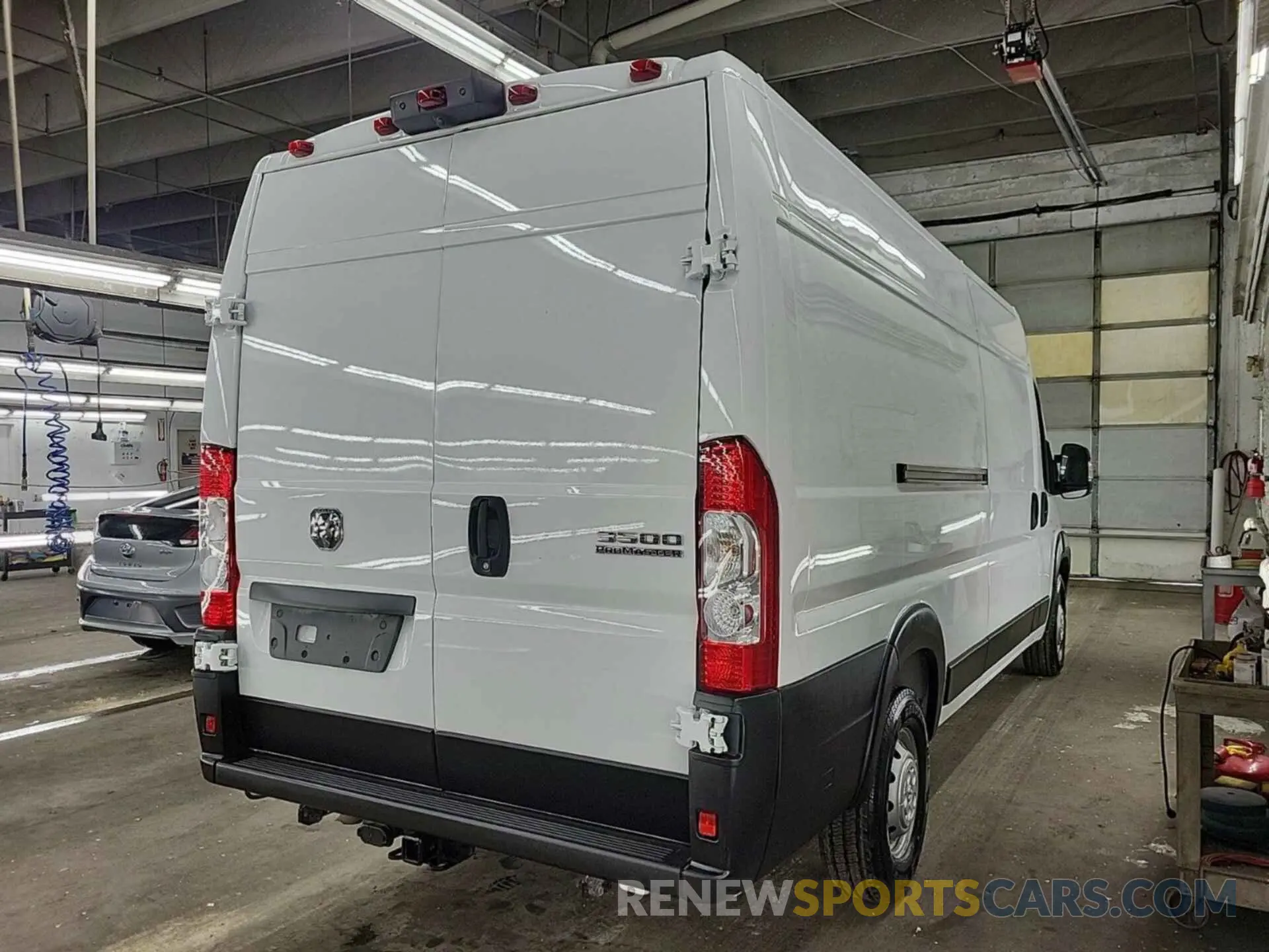 33 Photograph of a damaged car 3C6MRVJG1PE506848 RAM PROMASTER 3500 2023