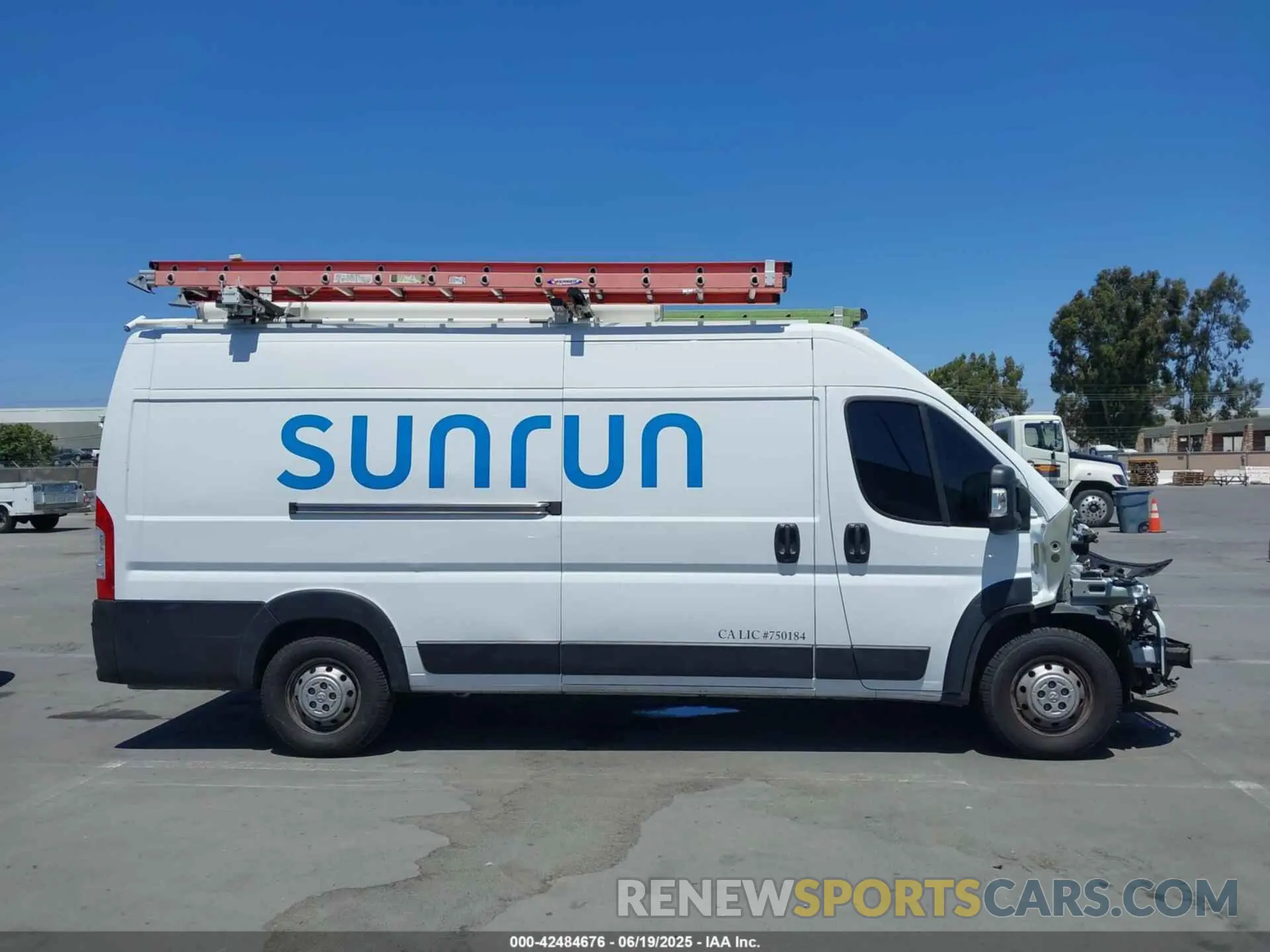 14 Photograph of a damaged car 3C6MRVJG1PE536657 RAM PROMASTER 3500 2023