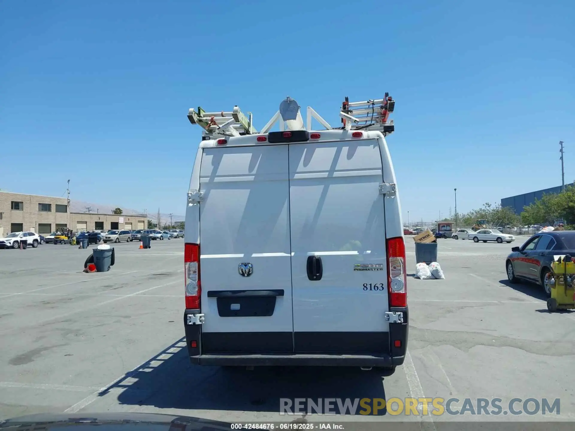 17 Photograph of a damaged car 3C6MRVJG1PE536657 RAM PROMASTER 3500 2023