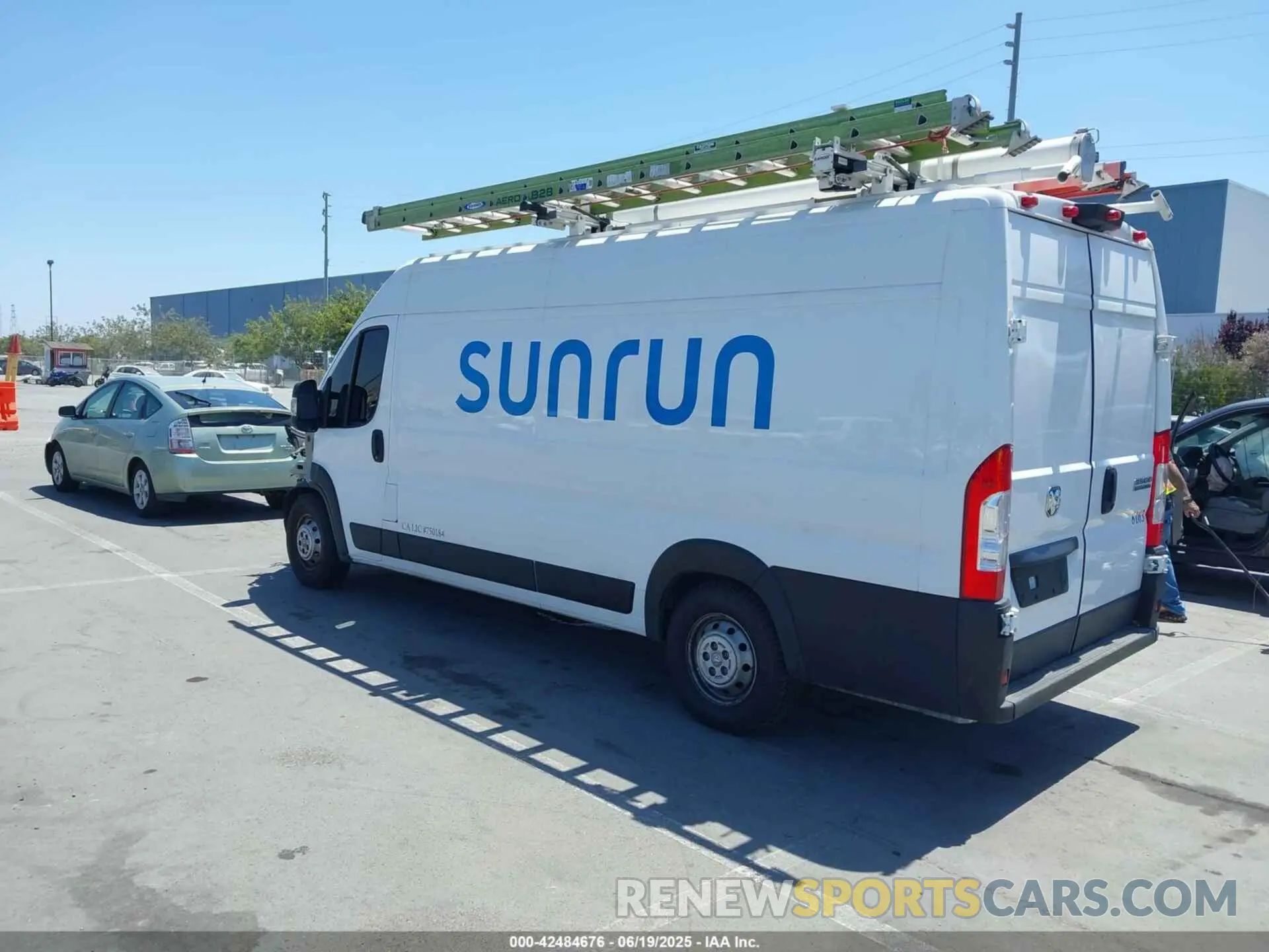 3 Photograph of a damaged car 3C6MRVJG1PE536657 RAM PROMASTER 3500 2023