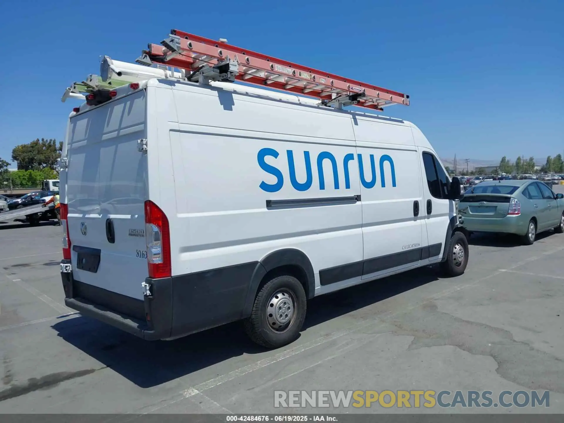4 Photograph of a damaged car 3C6MRVJG1PE536657 RAM PROMASTER 3500 2023