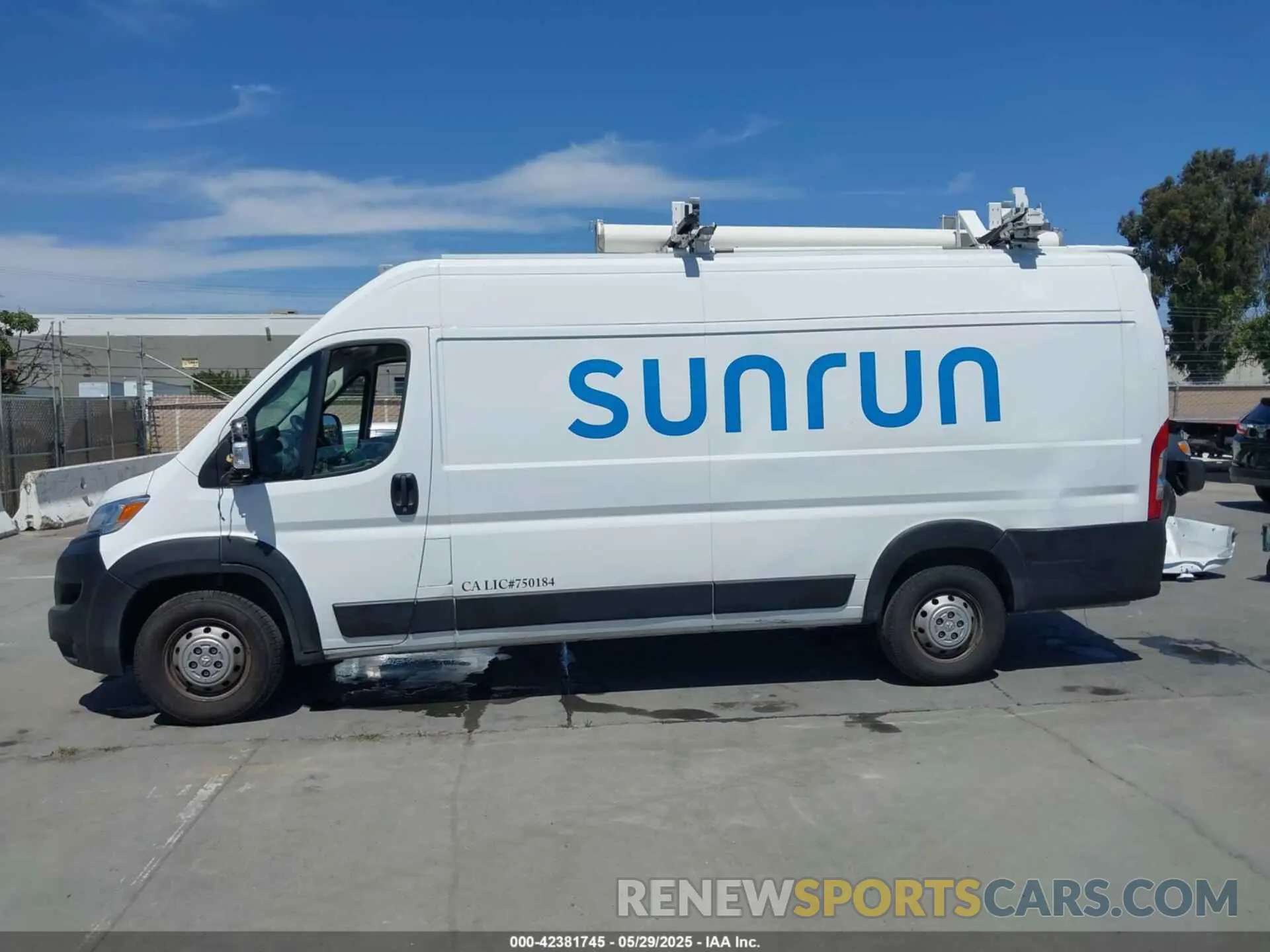 14 Photograph of a damaged car 3C6MRVJG2PE526171 RAM PROMASTER 3500 2023