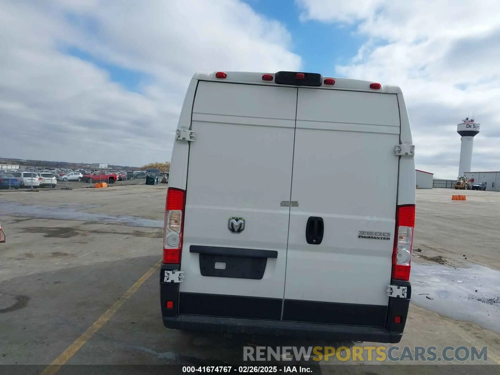 19 Photograph of a damaged car 3C6MRVJG3PE530178 RAM PROMASTER 3500 2023