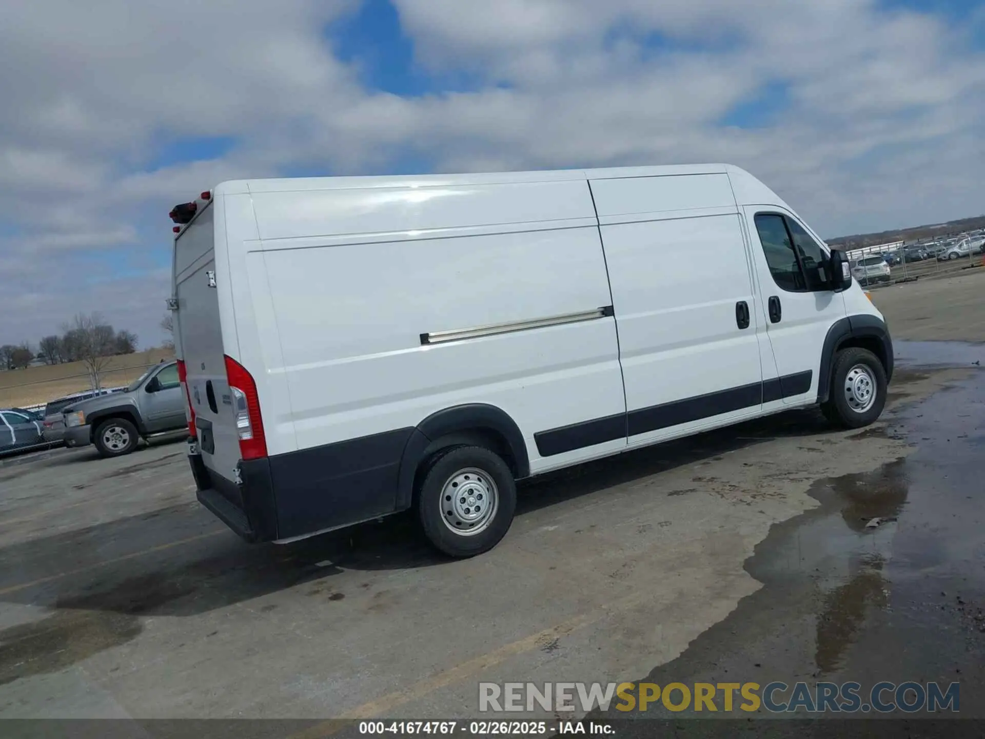 4 Photograph of a damaged car 3C6MRVJG3PE530178 RAM PROMASTER 3500 2023