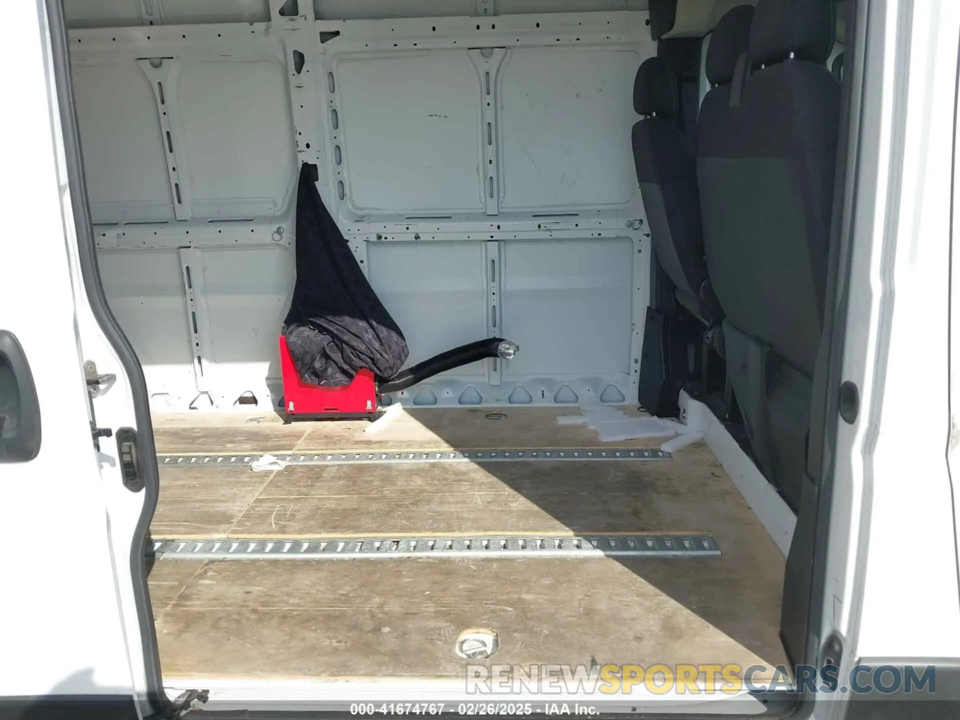 8 Photograph of a damaged car 3C6MRVJG3PE530178 RAM PROMASTER 3500 2023