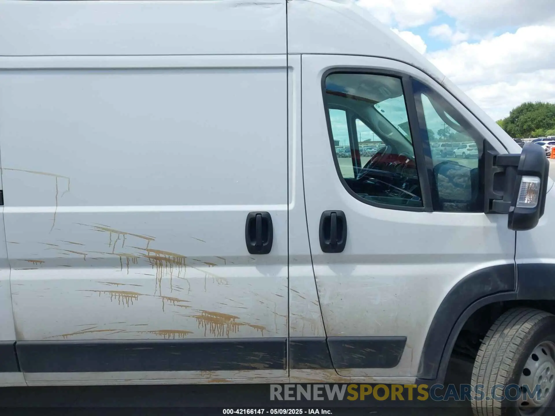13 Photograph of a damaged car 3C6MRVJG5PE521224 RAM PROMASTER 3500 2023