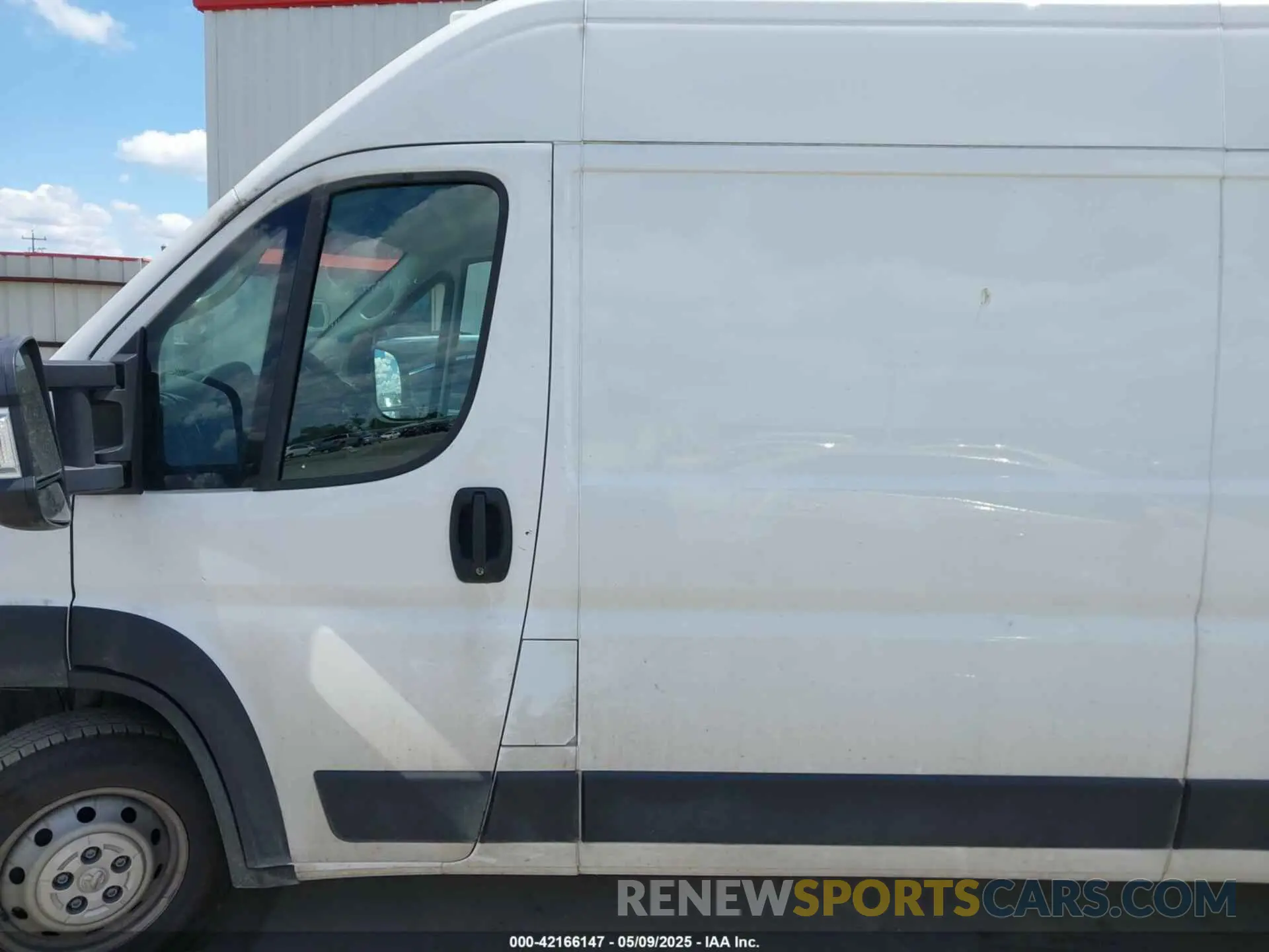 14 Photograph of a damaged car 3C6MRVJG5PE521224 RAM PROMASTER 3500 2023