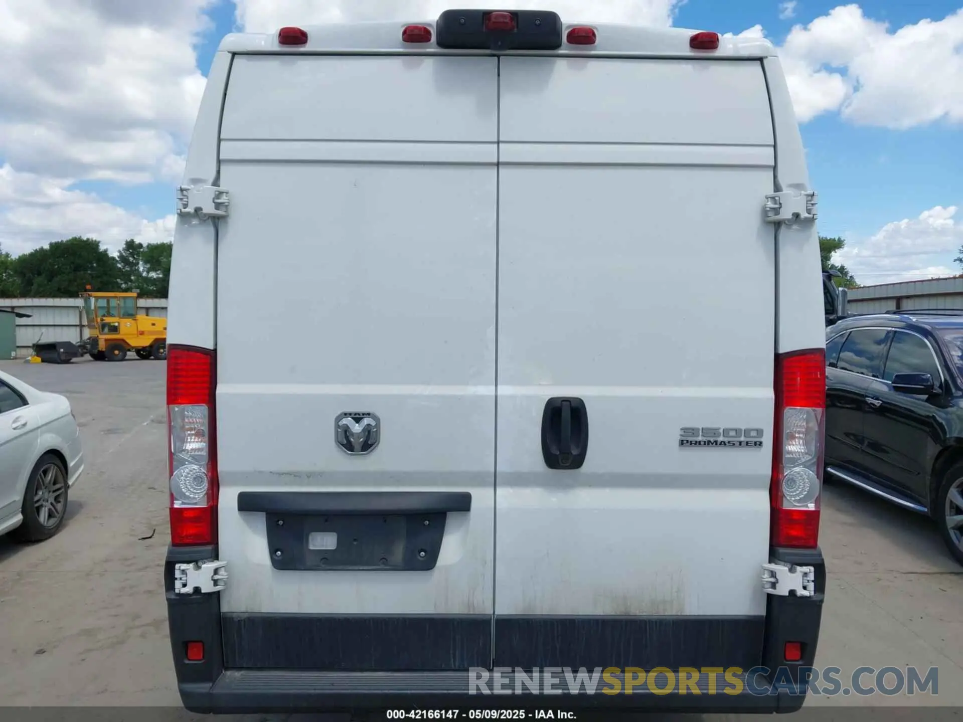 16 Photograph of a damaged car 3C6MRVJG5PE521224 RAM PROMASTER 3500 2023
