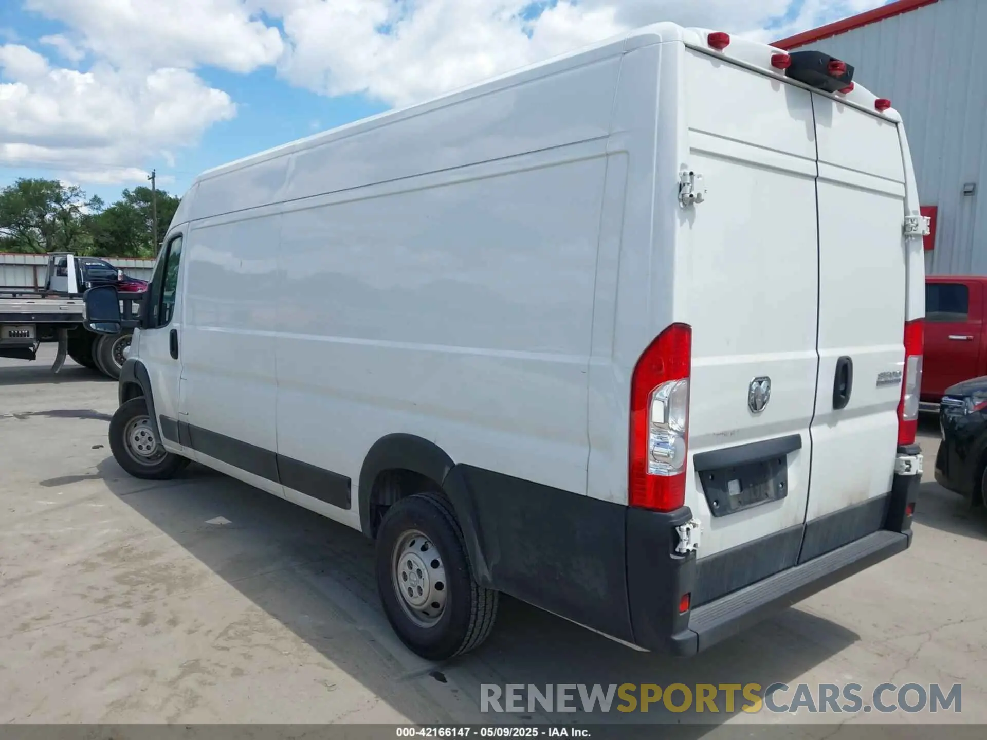3 Photograph of a damaged car 3C6MRVJG5PE521224 RAM PROMASTER 3500 2023
