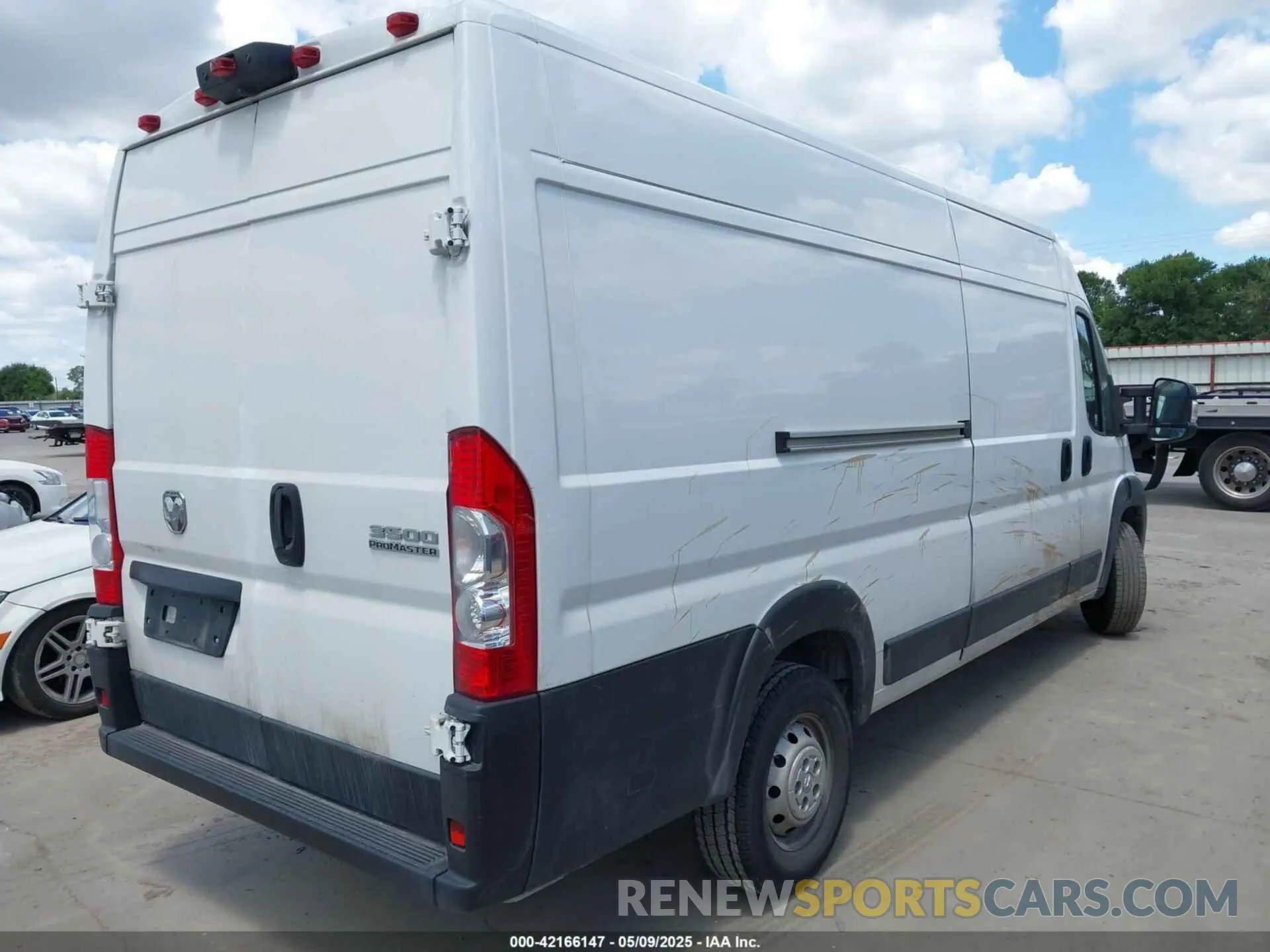 4 Photograph of a damaged car 3C6MRVJG5PE521224 RAM PROMASTER 3500 2023