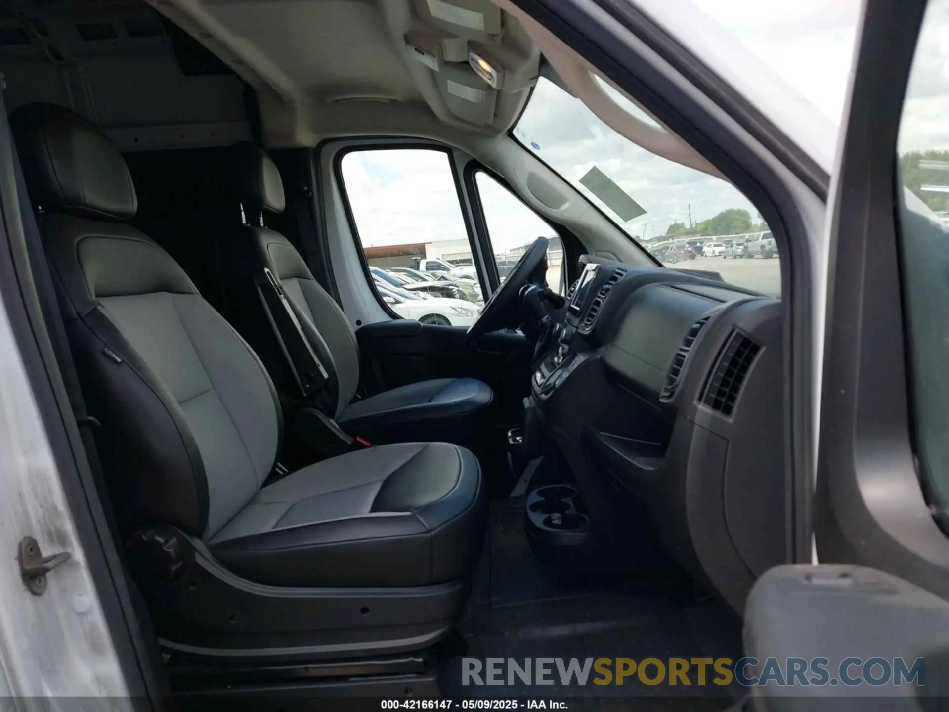 5 Photograph of a damaged car 3C6MRVJG5PE521224 RAM PROMASTER 3500 2023