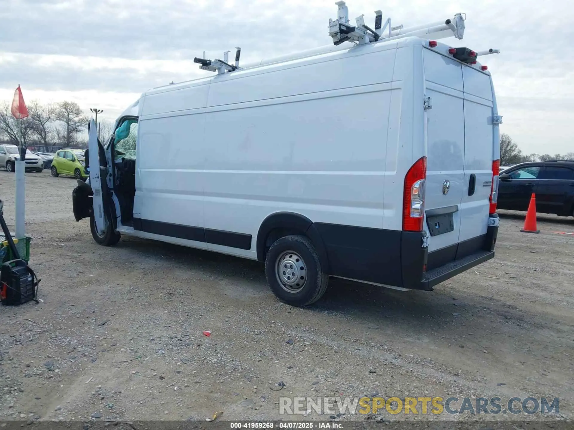 3 Photograph of a damaged car 3C6MRVJG5PE566227 RAM PROMASTER 3500 2023
