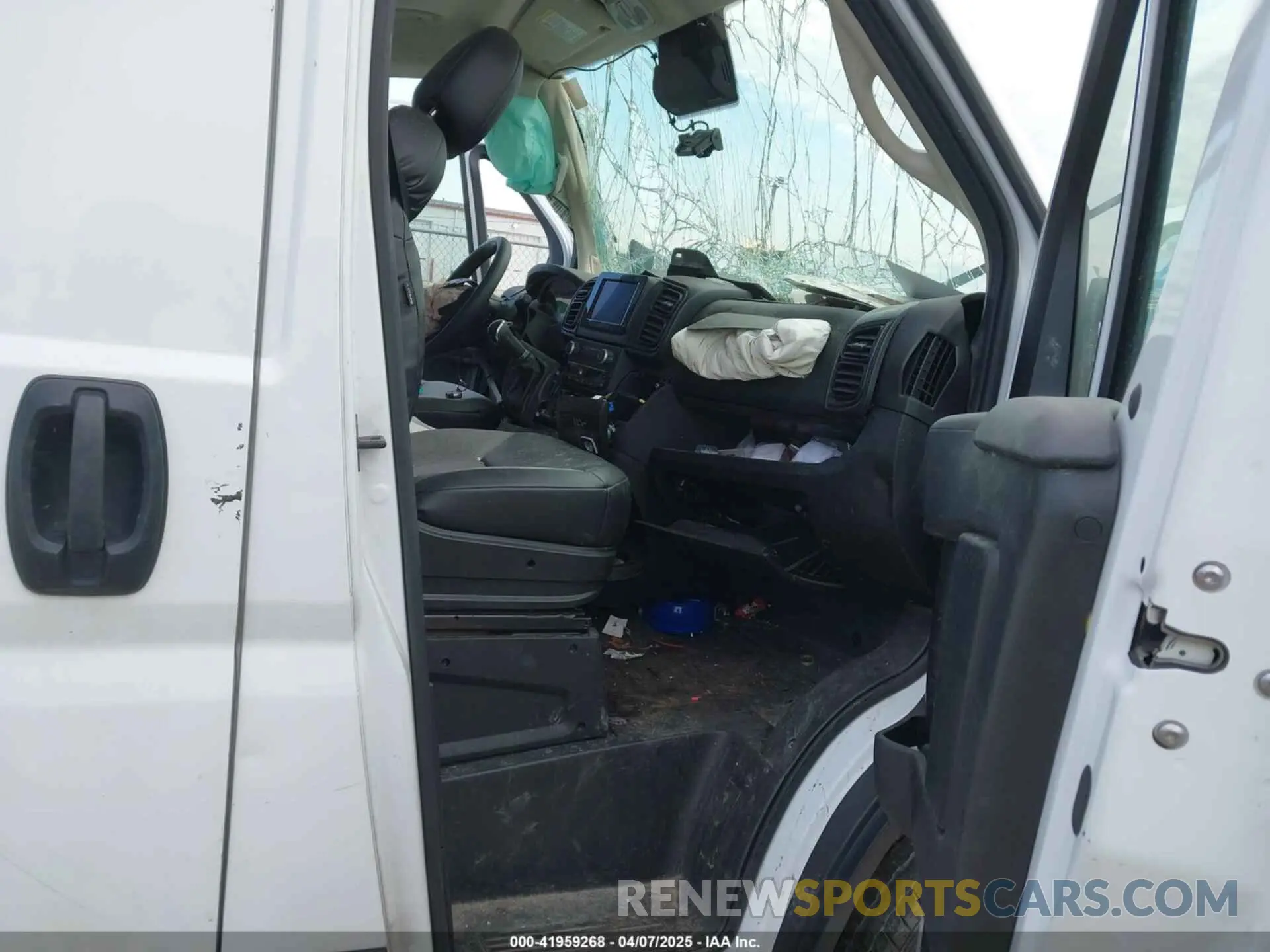 5 Photograph of a damaged car 3C6MRVJG5PE566227 RAM PROMASTER 3500 2023