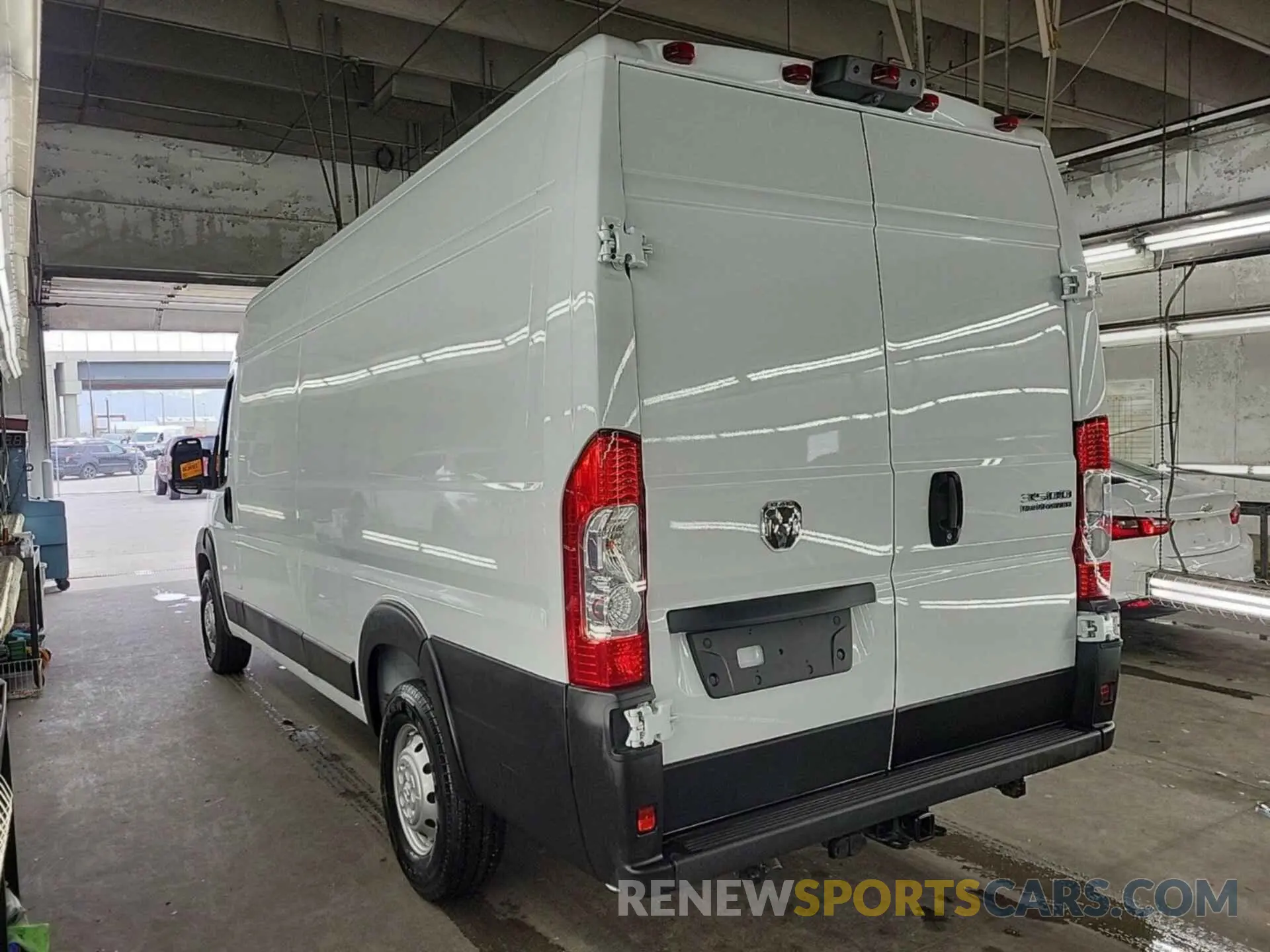 21 Photograph of a damaged car 3C6MRVJG7PE506904 RAM PROMASTER 3500 2023