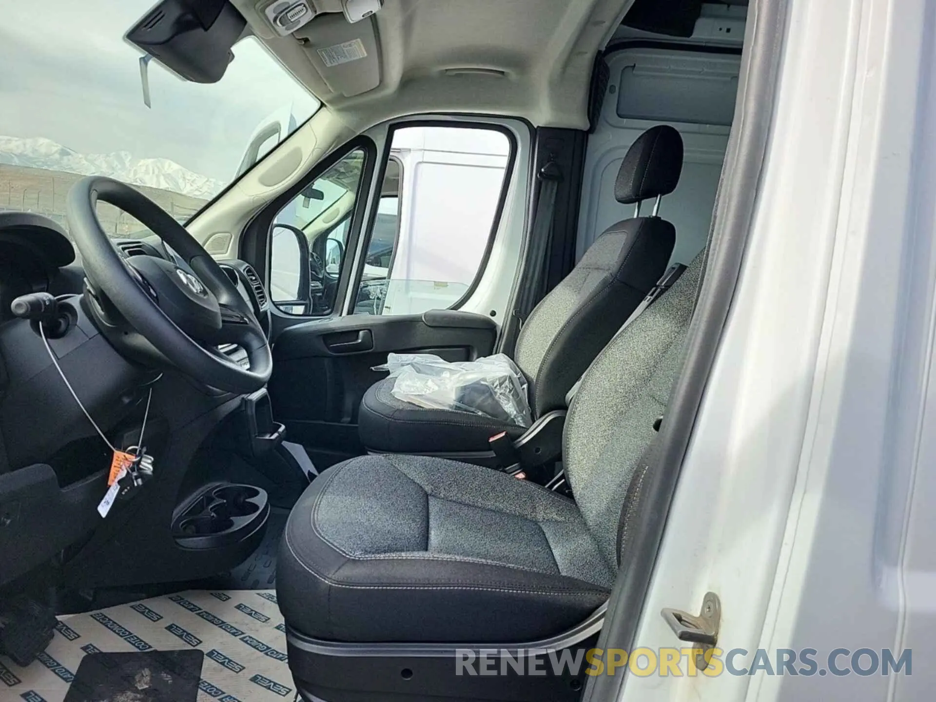 10 Photograph of a damaged car 3C6MRVJG7PE506918 RAM PROMASTER 3500 2023