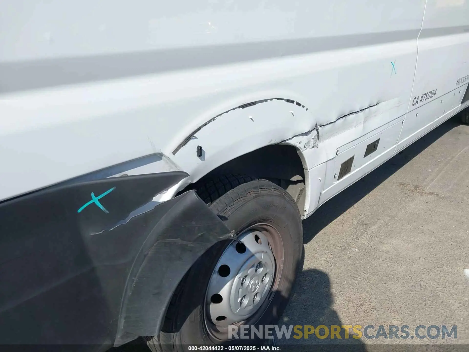 17 Photograph of a damaged car 3C6MRVJG7PE536680 RAM PROMASTER 3500 2023