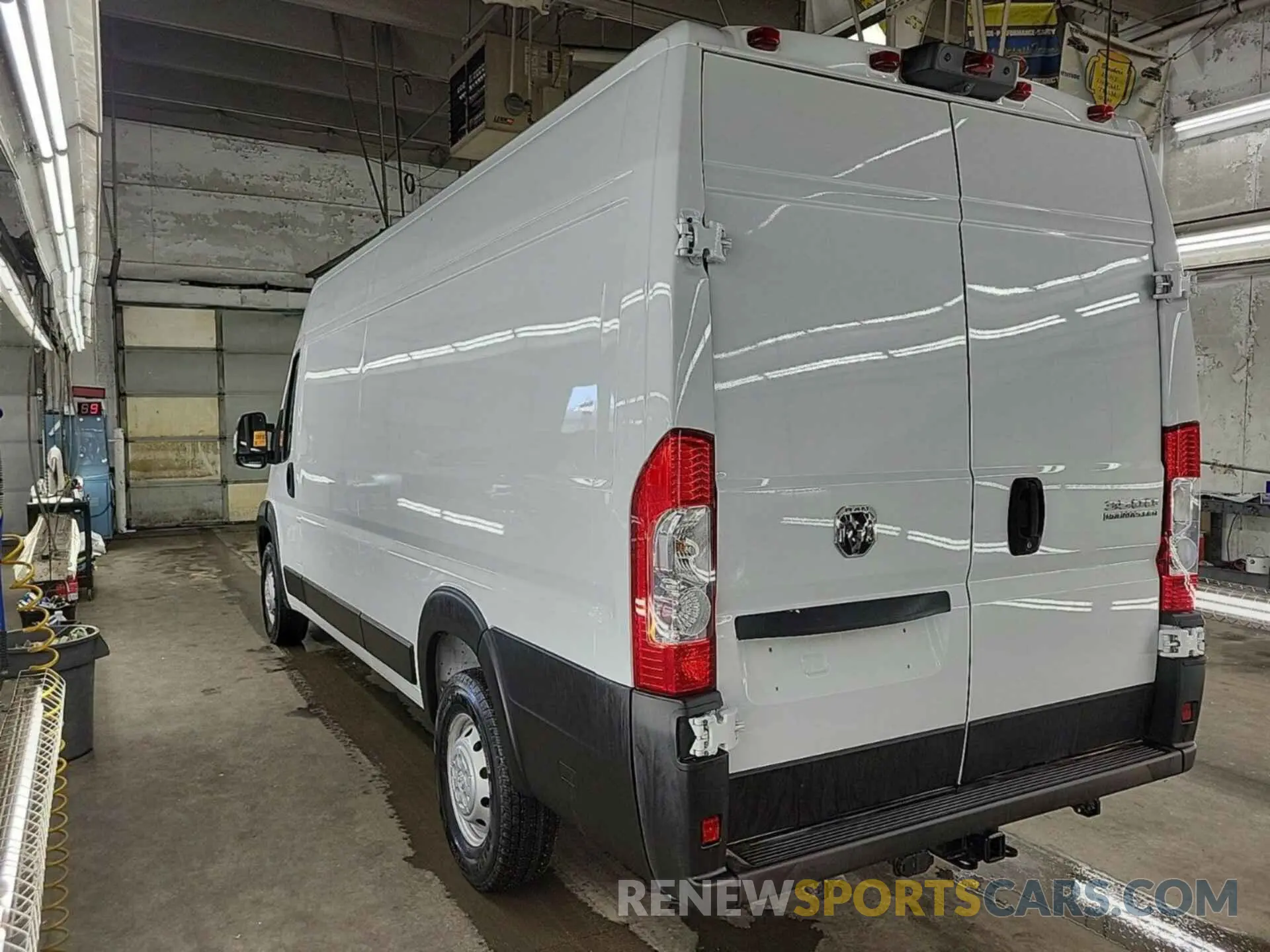 13 Photograph of a damaged car 3C6MRVJG8PE506913 RAM PROMASTER 3500 2023