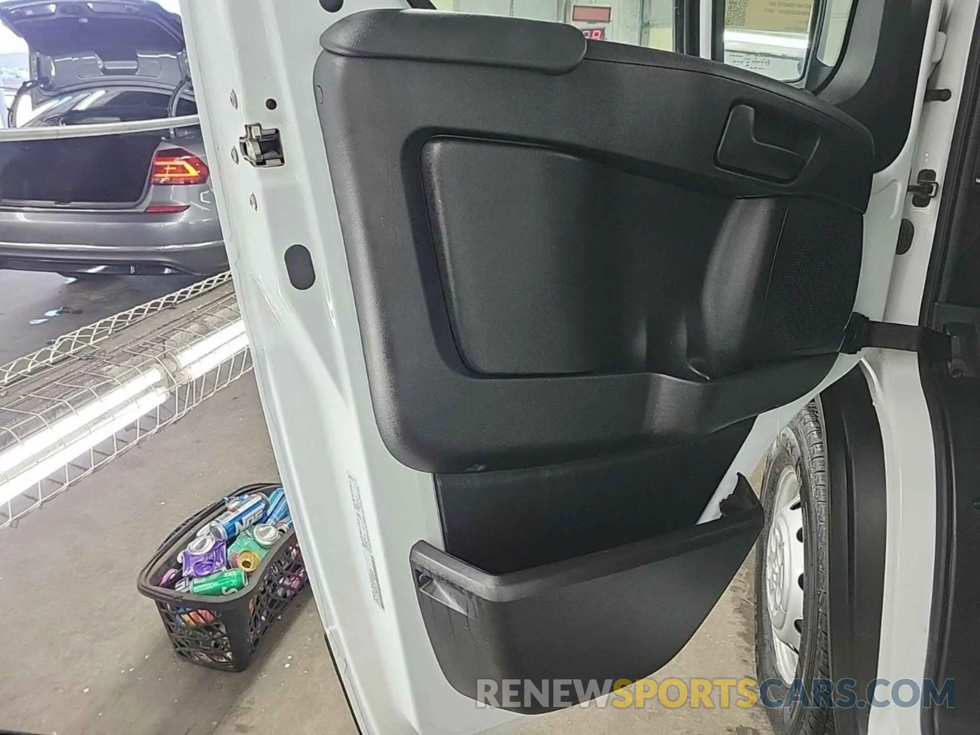 16 Photograph of a damaged car 3C6MRVJG8PE506913 RAM PROMASTER 3500 2023