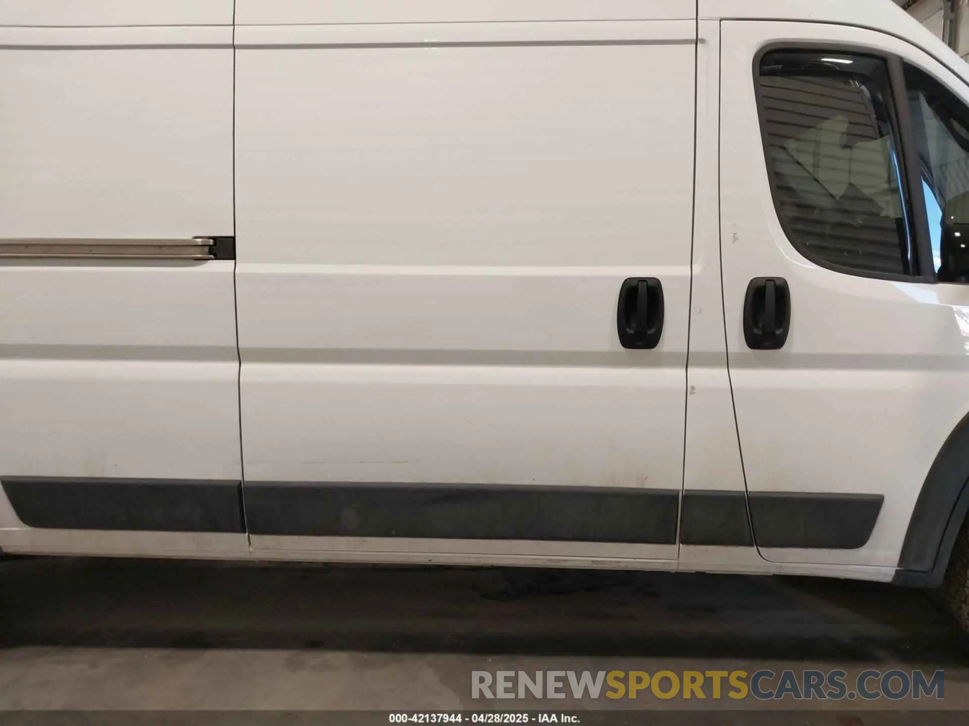 12 Photograph of a damaged car 3C6MRVJG8PE532220 RAM PROMASTER 3500 2023