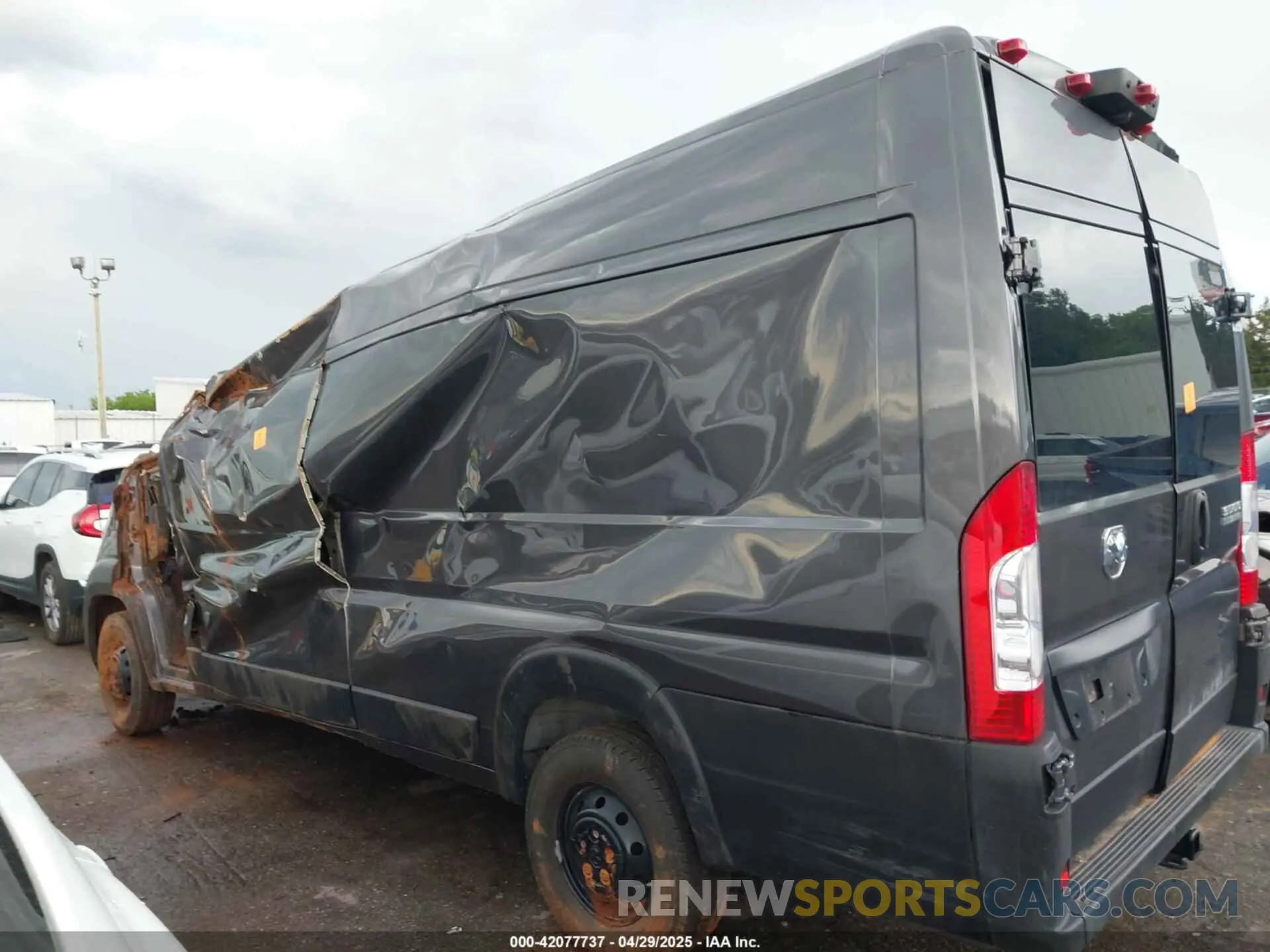 13 Photograph of a damaged car 3C6MRVJG8PE574547 RAM PROMASTER 3500 2023