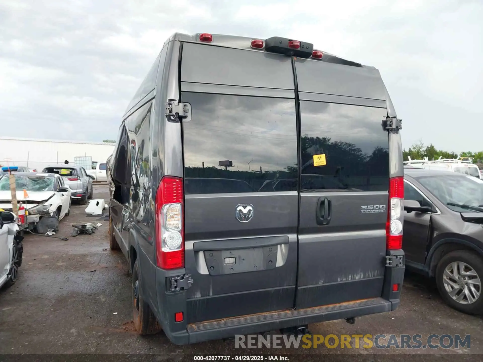15 Photograph of a damaged car 3C6MRVJG8PE574547 RAM PROMASTER 3500 2023