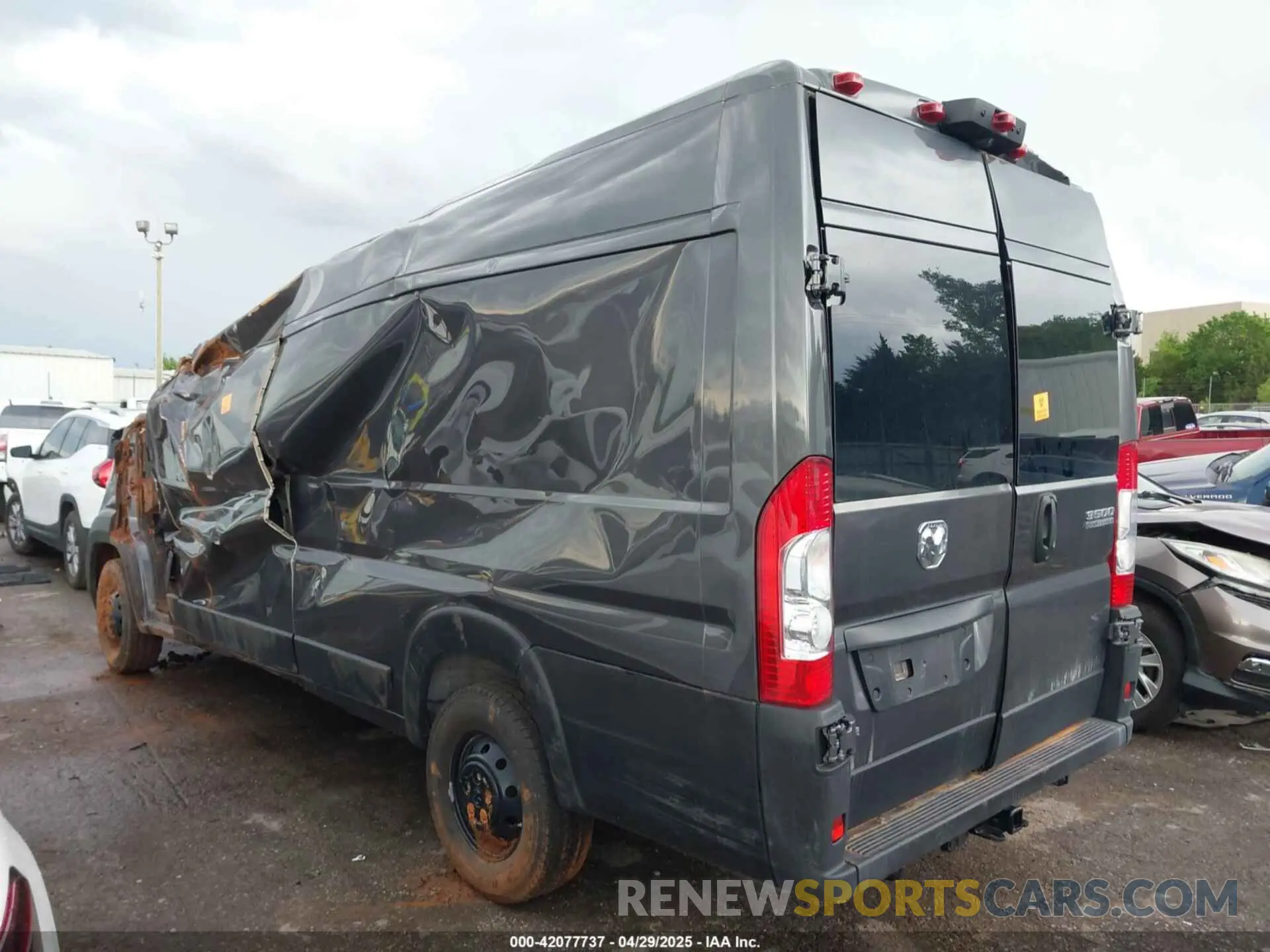 3 Photograph of a damaged car 3C6MRVJG8PE574547 RAM PROMASTER 3500 2023