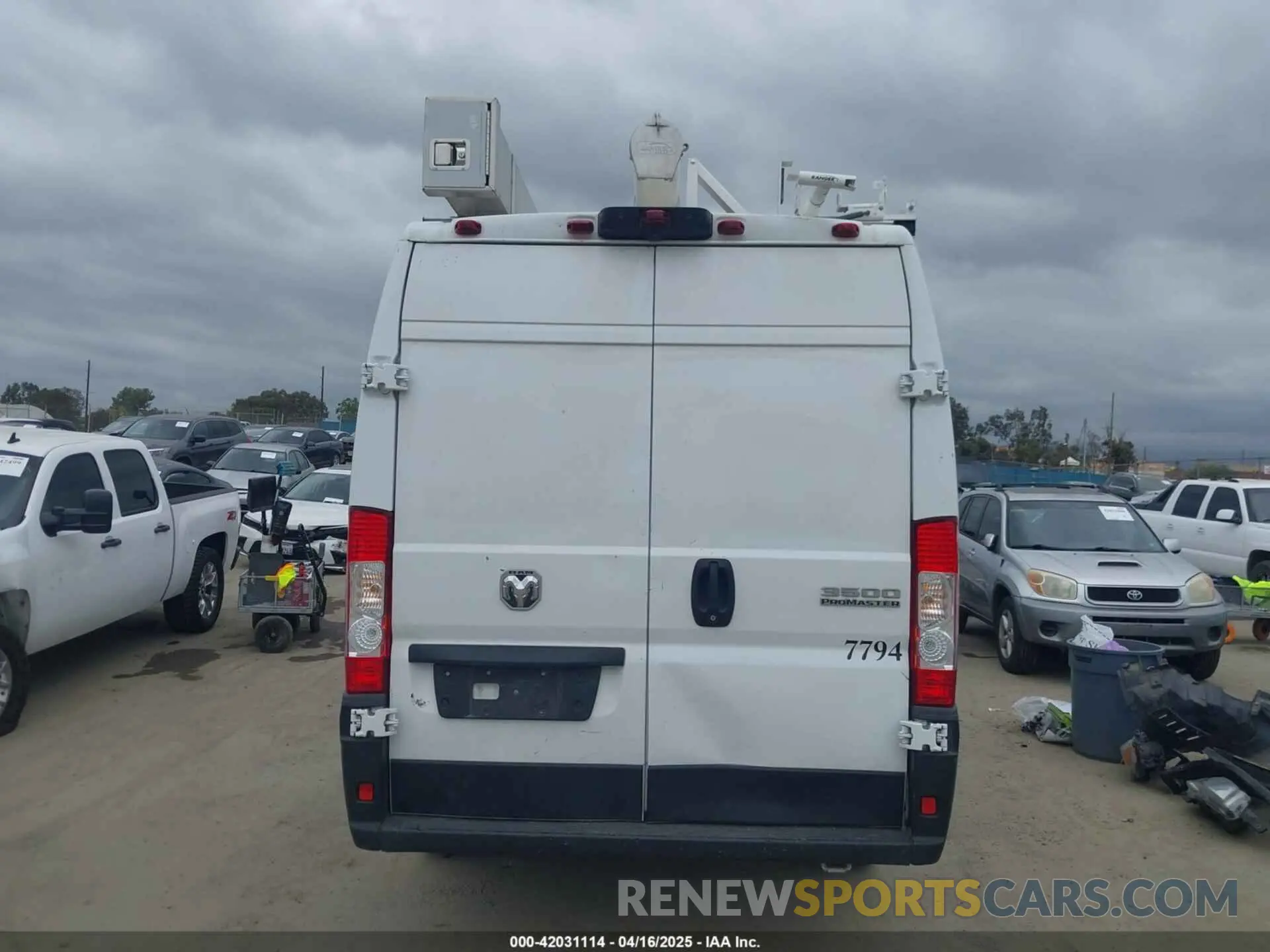 17 Photograph of a damaged car 3C6MRVJG9PE514115 RAM PROMASTER 3500 2023