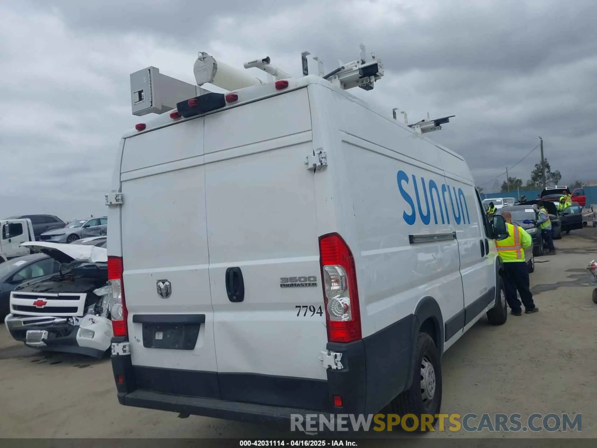 4 Photograph of a damaged car 3C6MRVJG9PE514115 RAM PROMASTER 3500 2023