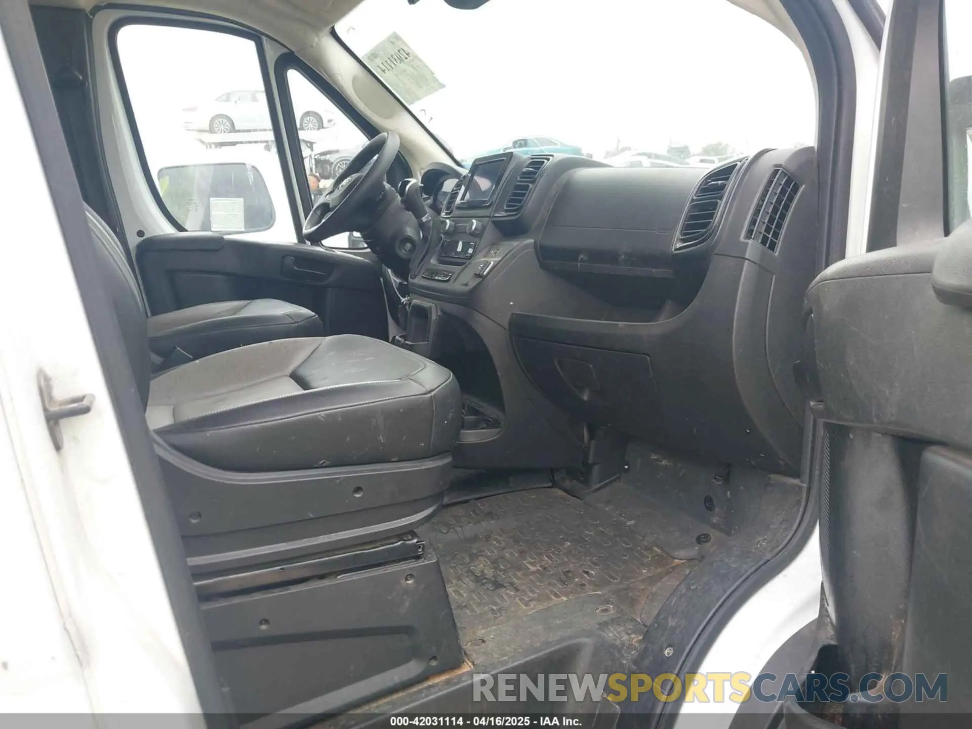 5 Photograph of a damaged car 3C6MRVJG9PE514115 RAM PROMASTER 3500 2023
