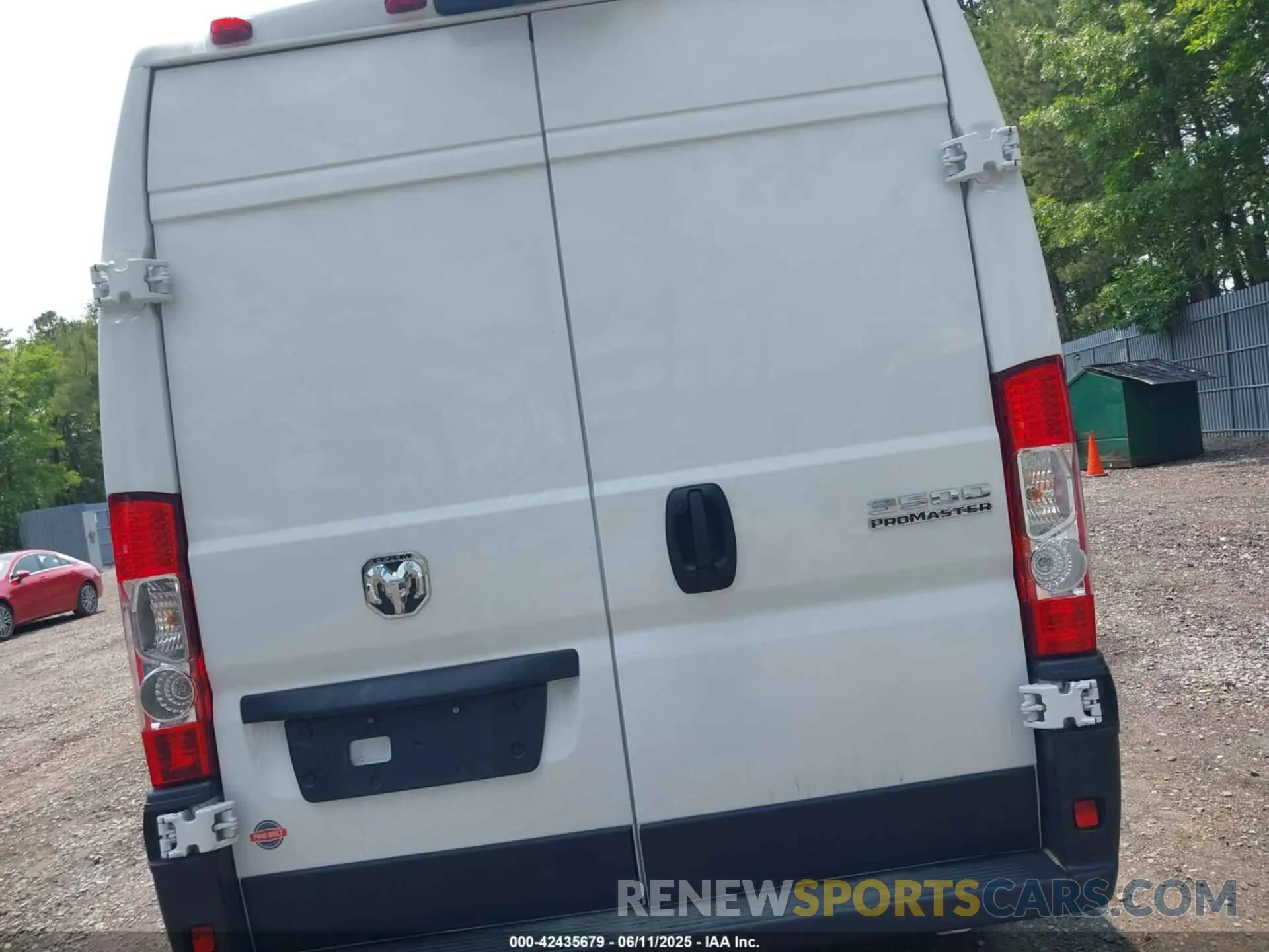 16 Photograph of a damaged car 3C6MRVJG4RE140550 RAM PROMASTER 3500 2024