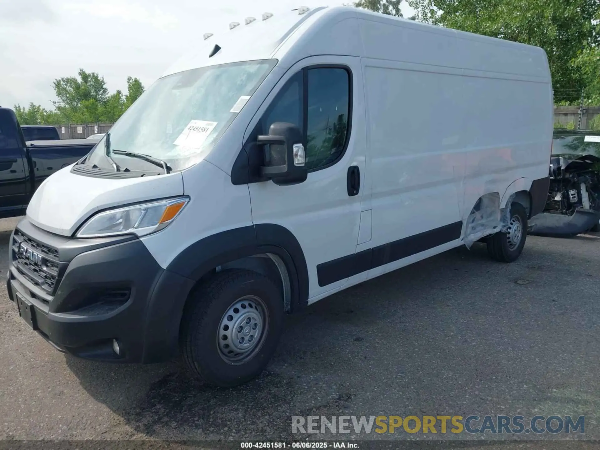 2 Photograph of a damaged car 3C6MRVHG3SE546198 RAM PROMASTER 3500 2025