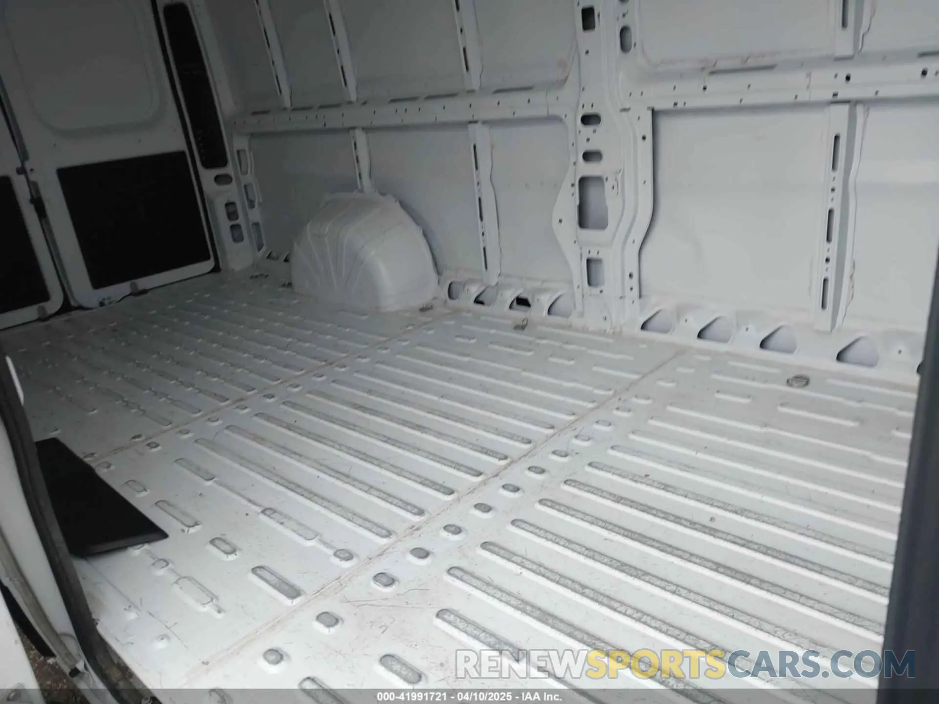 8 Photograph of a damaged car 3C6MRVJG2SE504826 RAM PROMASTER 3500 2025