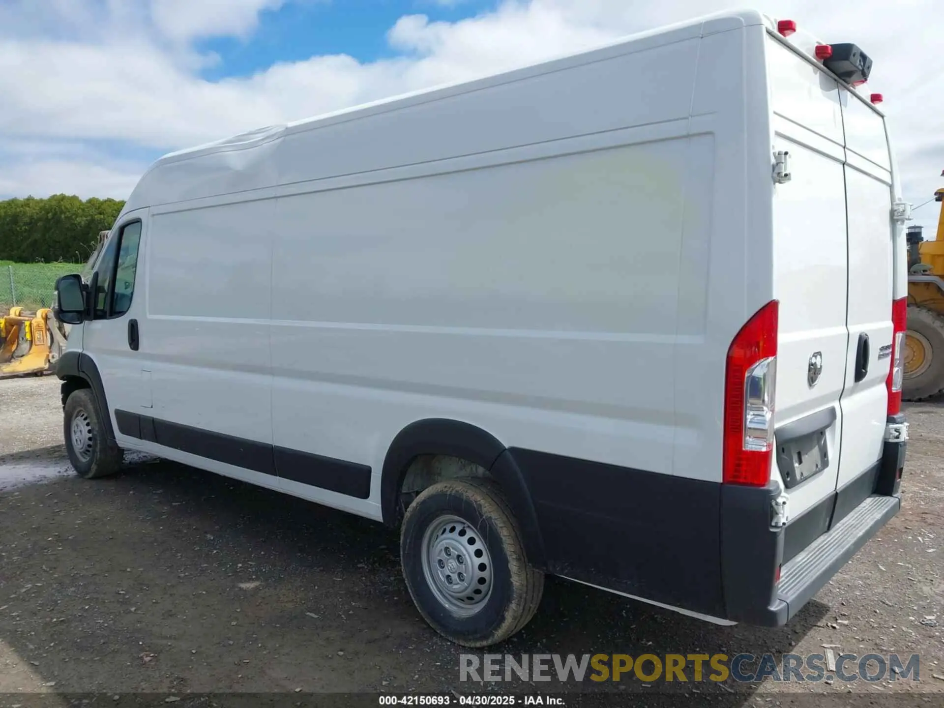 3 Photograph of a damaged car 3C6MRVJG3SE504821 RAM PROMASTER 3500 2025