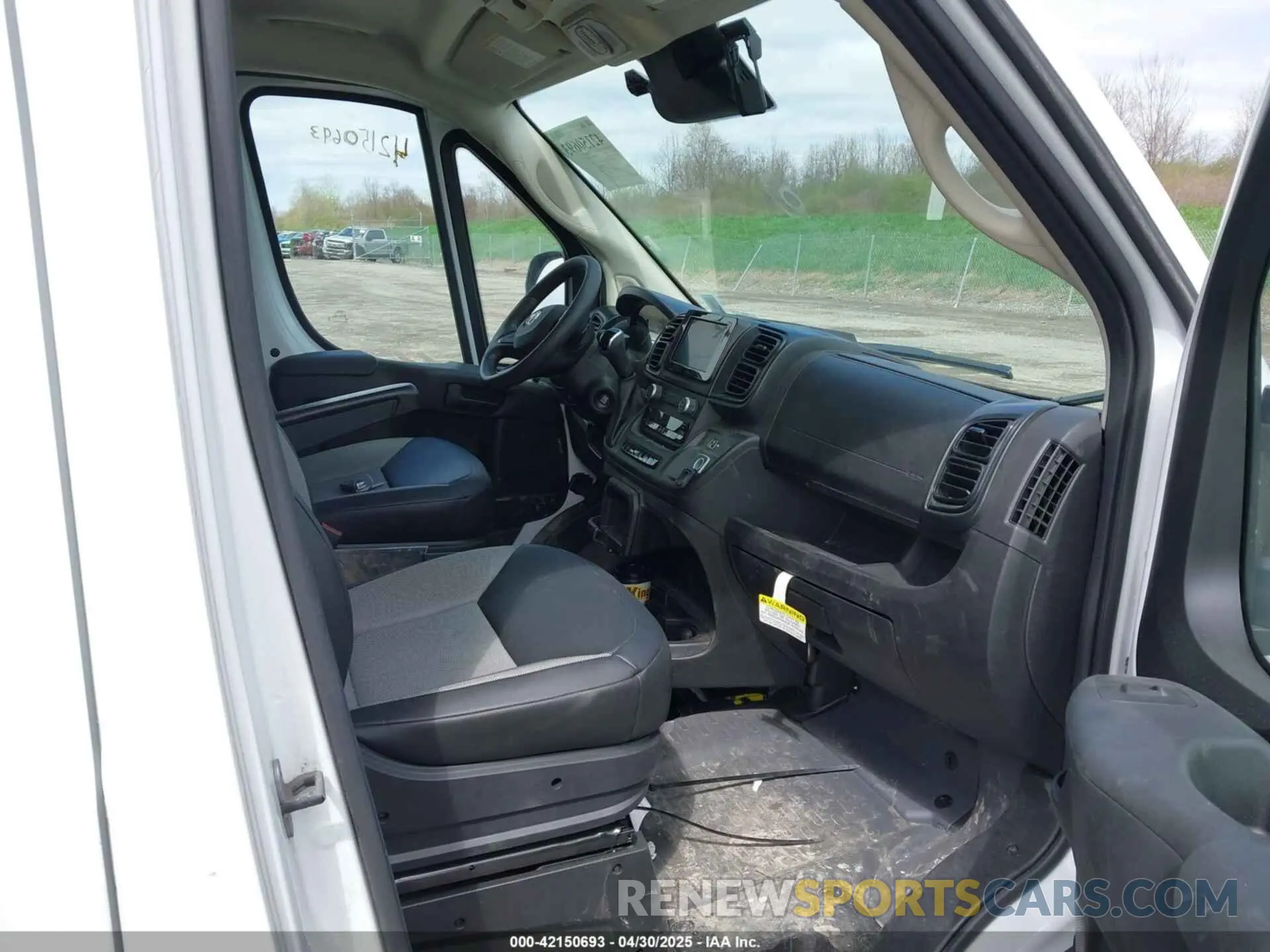 5 Photograph of a damaged car 3C6MRVJG3SE504821 RAM PROMASTER 3500 2025