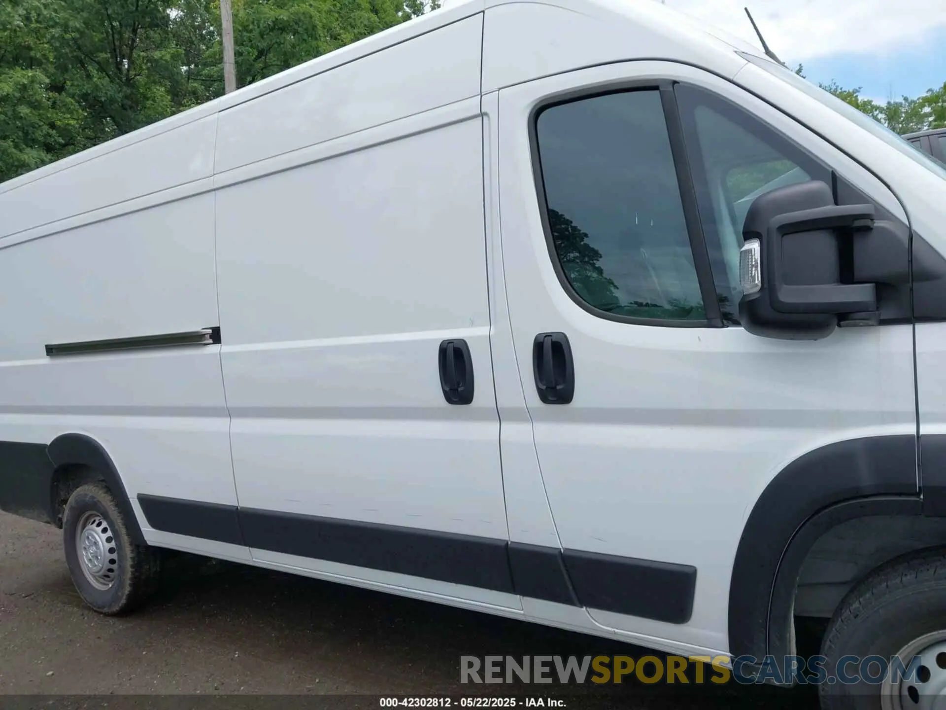 13 Photograph of a damaged car 3C6MRVJG5SE517733 RAM PROMASTER 3500 2025