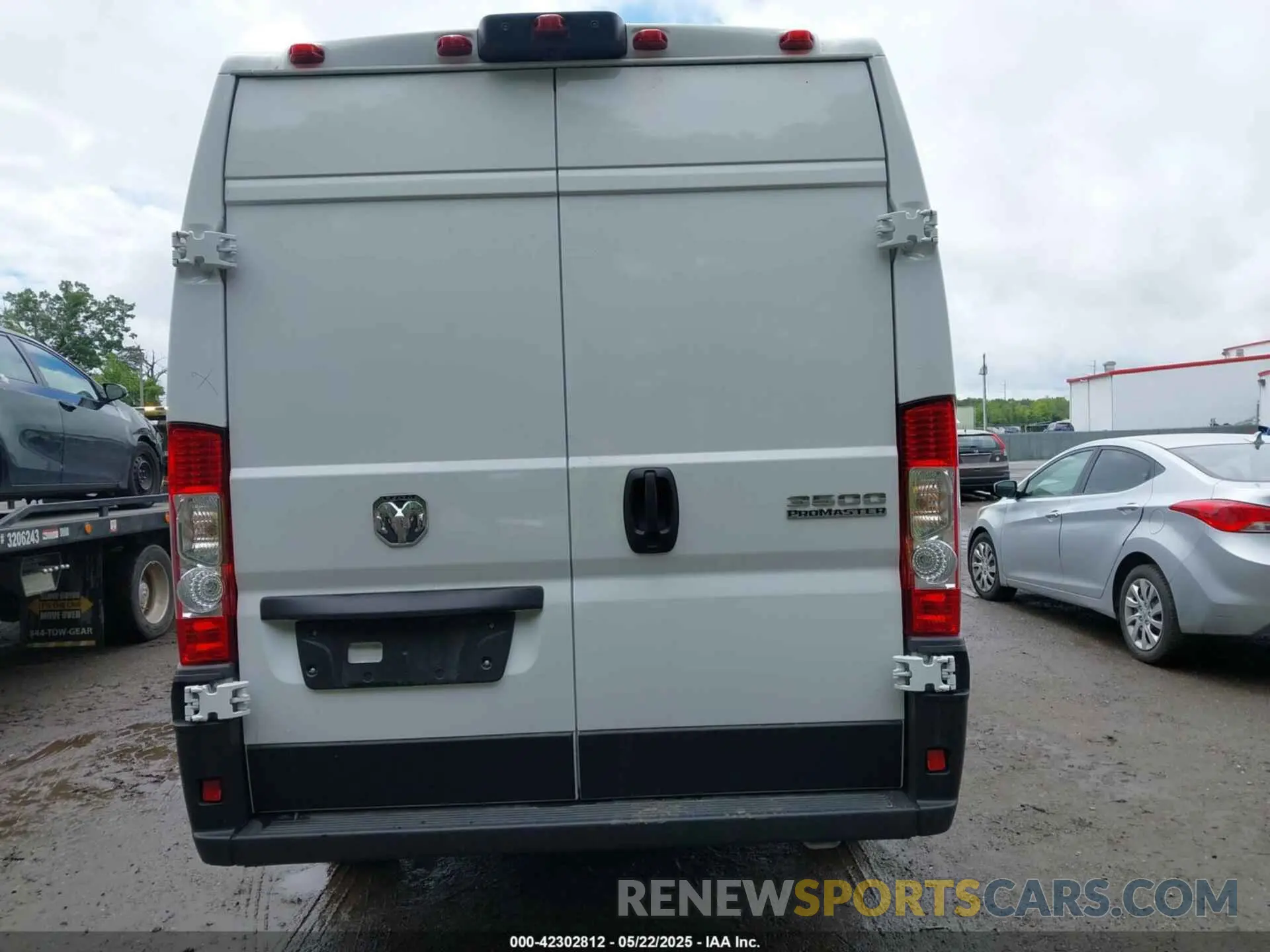 16 Photograph of a damaged car 3C6MRVJG5SE517733 RAM PROMASTER 3500 2025