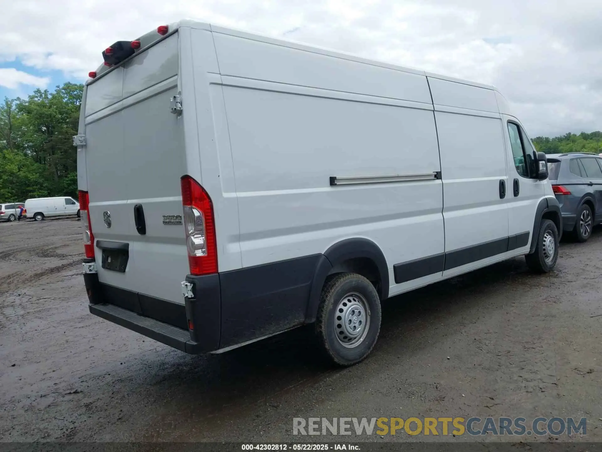 4 Photograph of a damaged car 3C6MRVJG5SE517733 RAM PROMASTER 3500 2025
