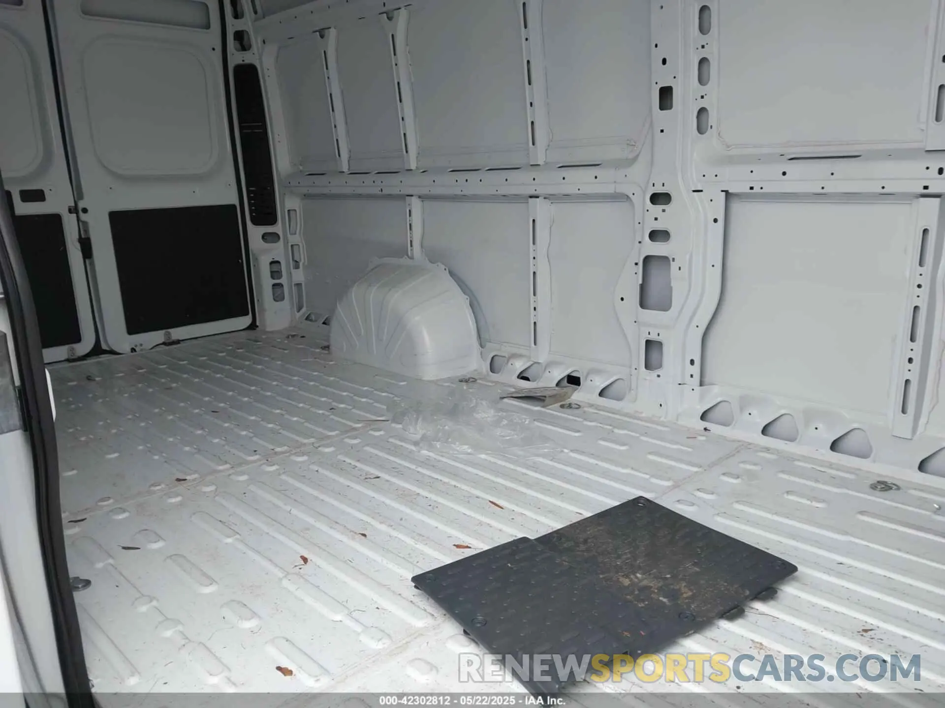 8 Photograph of a damaged car 3C6MRVJG5SE517733 RAM PROMASTER 3500 2025
