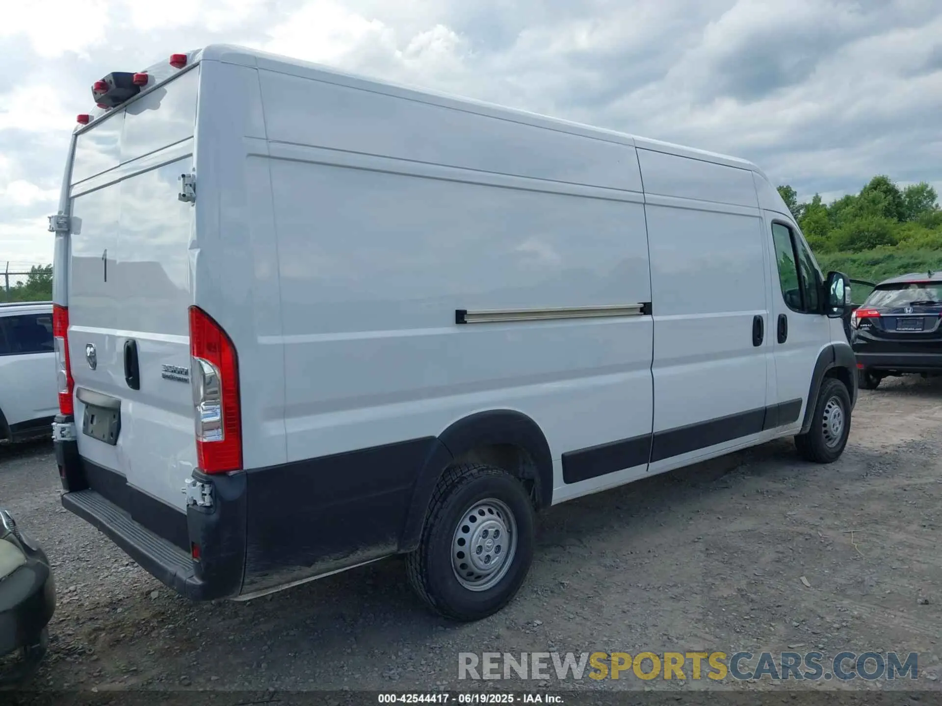 4 Photograph of a damaged car 3C6MRVJG6SE517708 RAM PROMASTER 3500 2025