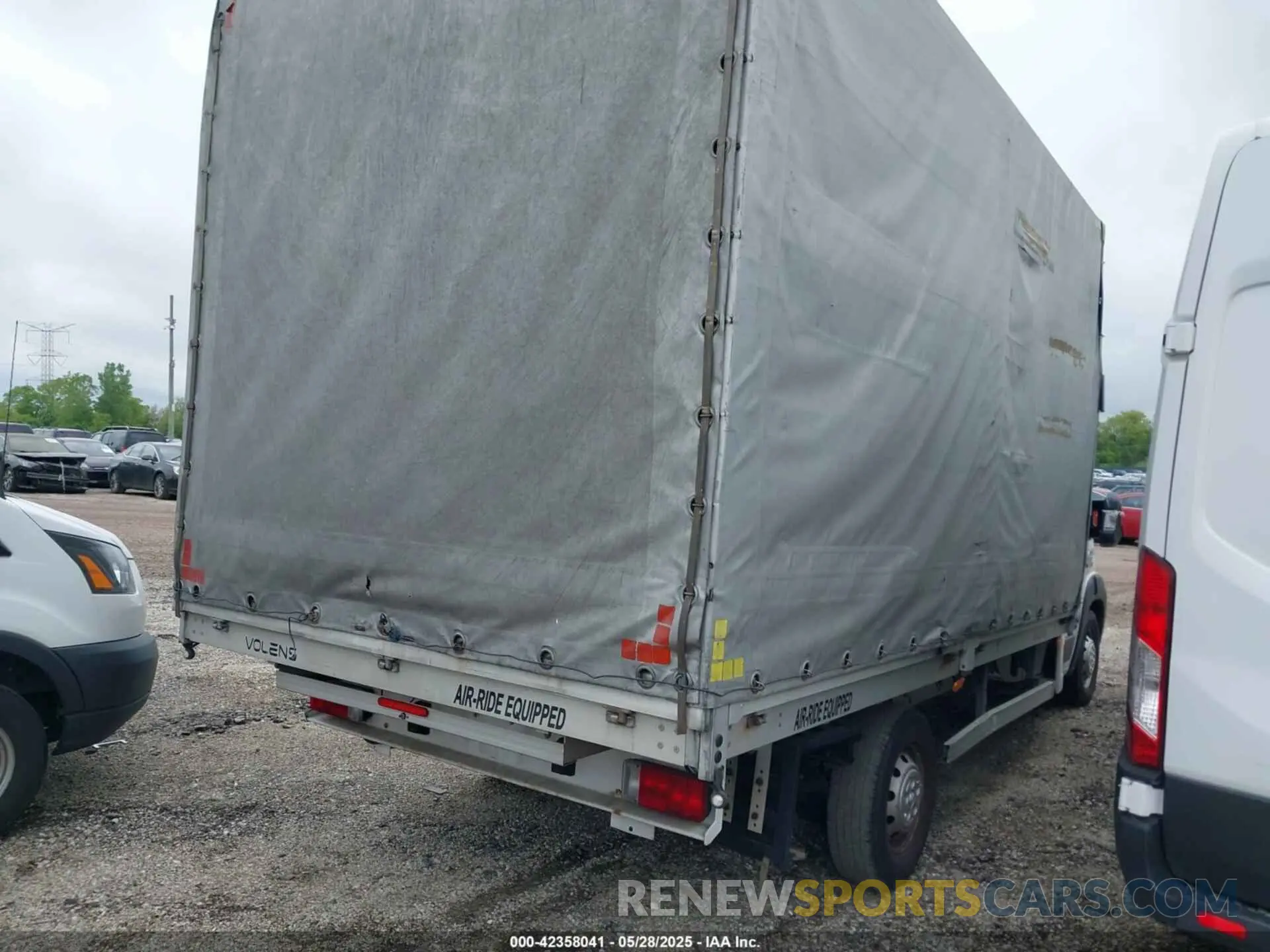 4 Photograph of a damaged car 3C7WRVLG9KE535850 RAM PROMASTER 3500 CUTAWAY 2019