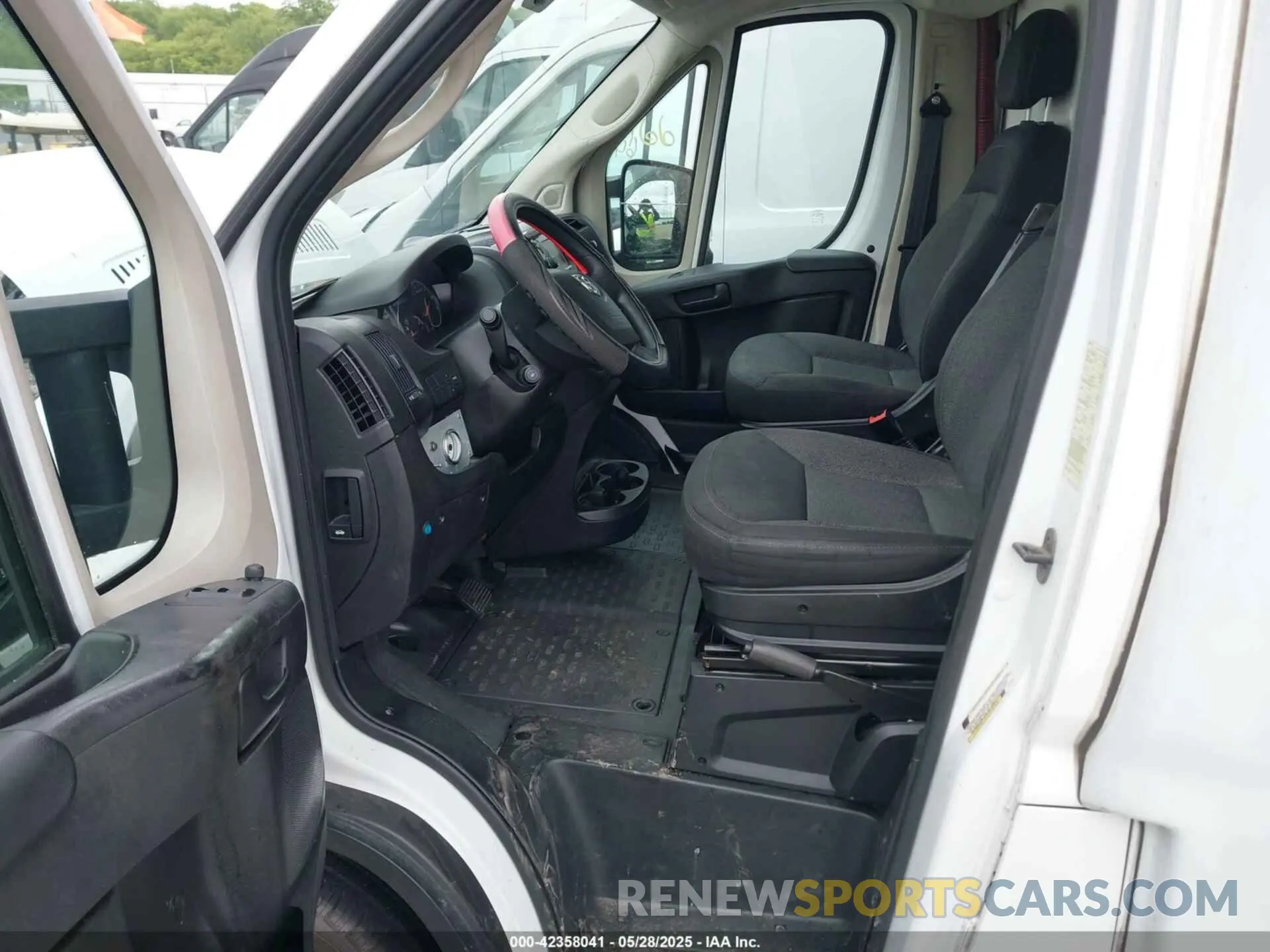 6 Photograph of a damaged car 3C7WRVLG9KE535850 RAM PROMASTER 3500 CUTAWAY 2019