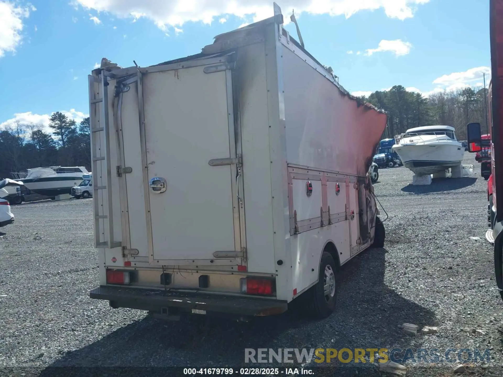 4 Photograph of a damaged car 3C7WRVMG6KE503971 RAM PROMASTER 3500 CUTAWAY 2019