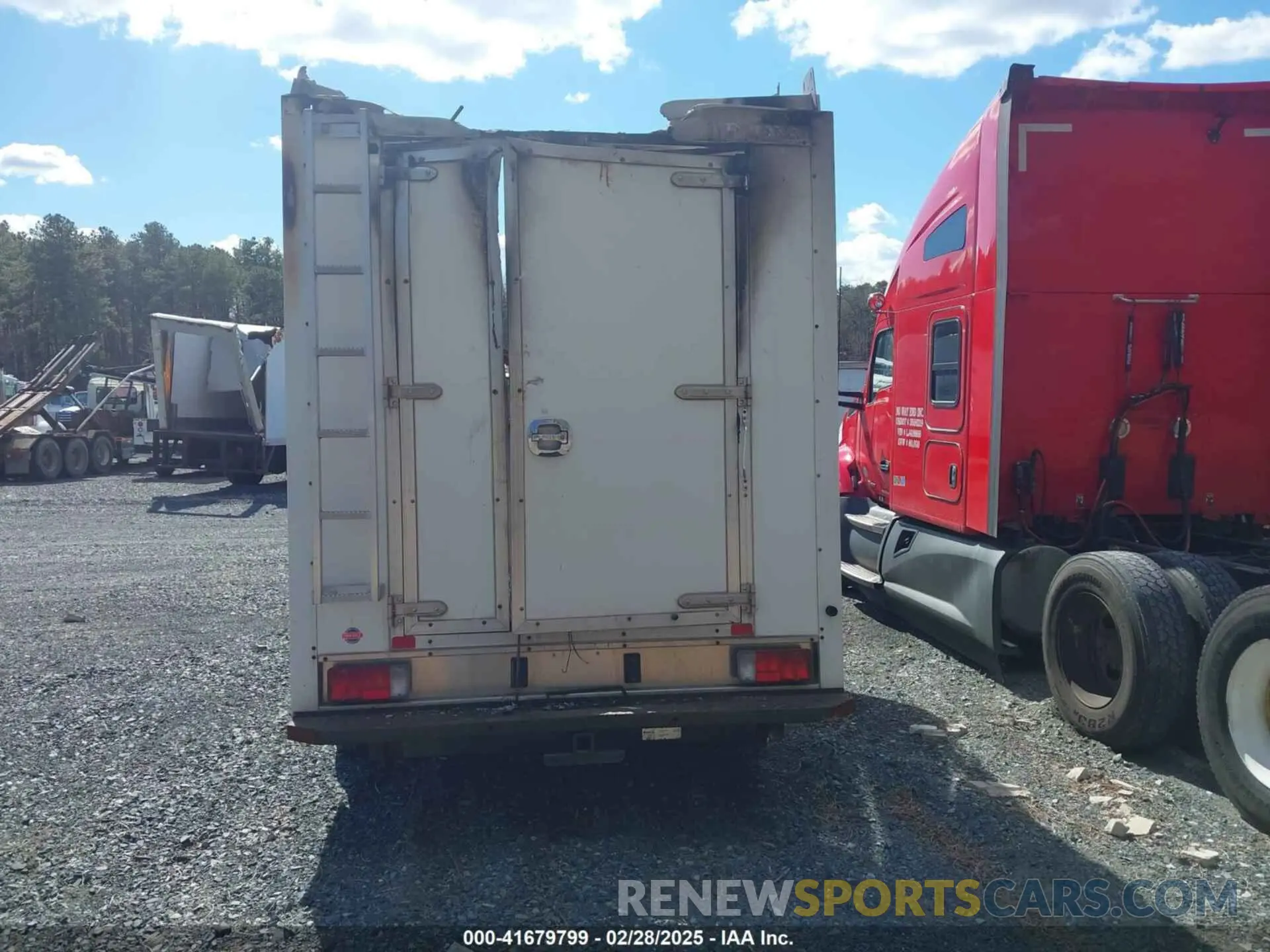 8 Photograph of a damaged car 3C7WRVMG6KE503971 RAM PROMASTER 3500 CUTAWAY 2019